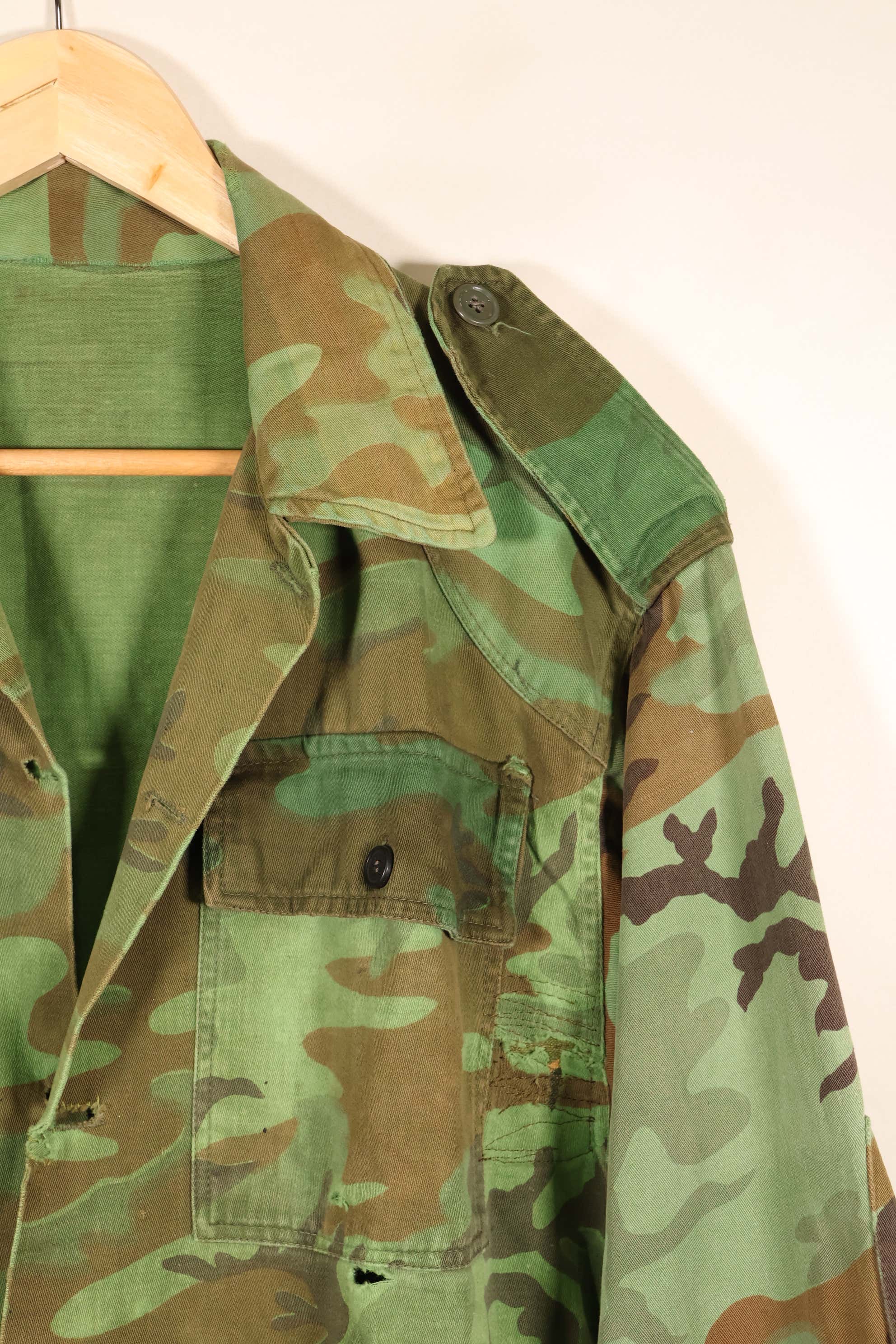 Early 1970s, Large Size, ARVN, South Vietnamese Airborne Division, Leaf Camouflage Shirt, Repaired, Used