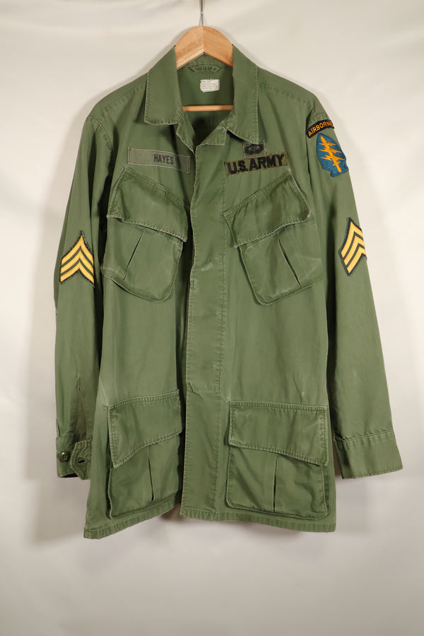 ประมาณปี 1967 – ขนาด S-L – หมวกเขียว – เสื้อแจ็คเก็ตพรางป่า รุ่นที่ 3 – มีสีซีดเล็กน้อย – มือสอง