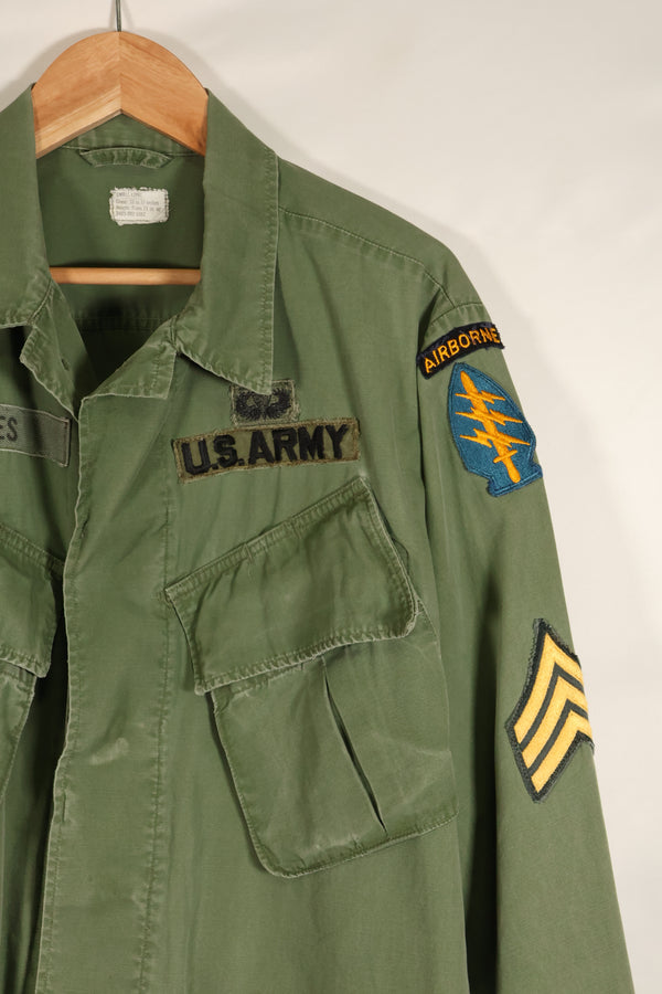 ประมาณปี 1967 – ขนาด S-L – หมวกเขียว – เสื้อแจ็คเก็ตพรางป่า รุ่นที่ 3 – มีสีซีดเล็กน้อย – มือสอง