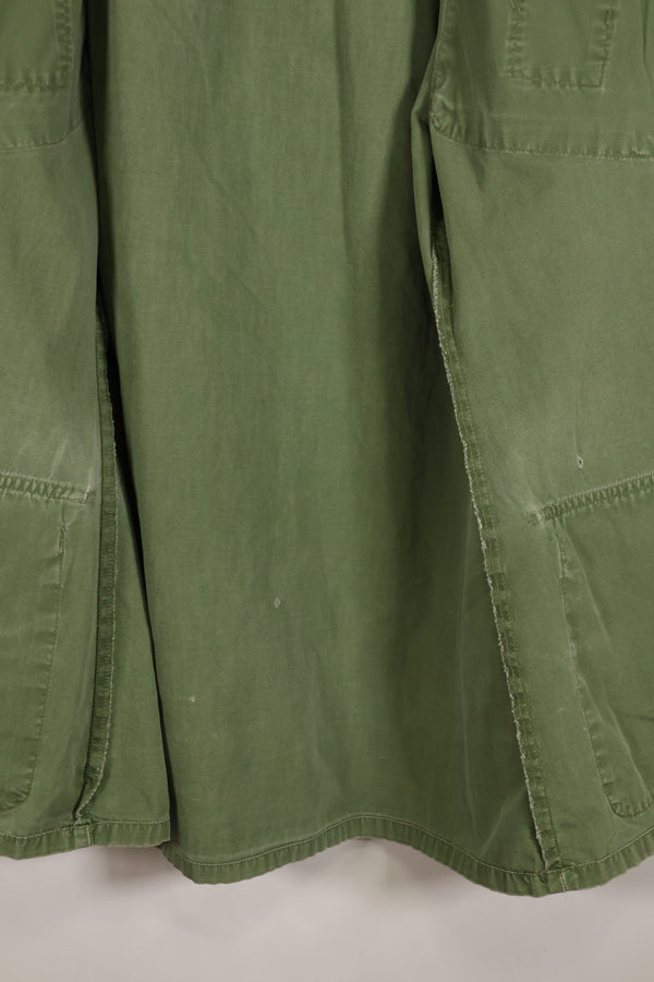 ประมาณปี 1967 – ขนาด S-L – หมวกเขียว – เสื้อแจ็คเก็ตพรางป่า รุ่นที่ 3 – มีสีซีดเล็กน้อย – มือสอง