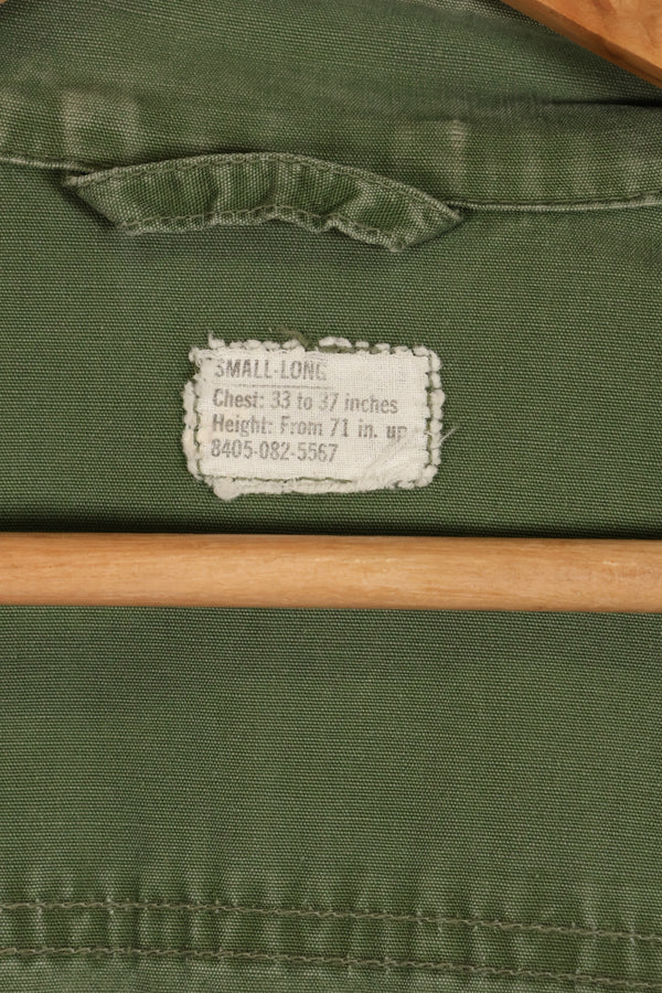 ประมาณปี 1967 – ขนาด S-L – หมวกเขียว – เสื้อแจ็คเก็ตพรางป่า รุ่นที่ 3 – มีสีซีดเล็กน้อย – มือสอง