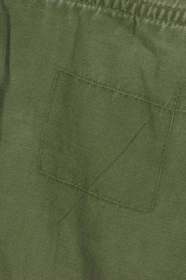 ประมาณปี 1967 – ขนาด S-L – หมวกเขียว – เสื้อแจ็คเก็ตพรางป่า รุ่นที่ 3 – มีสีซีดเล็กน้อย – มือสอง