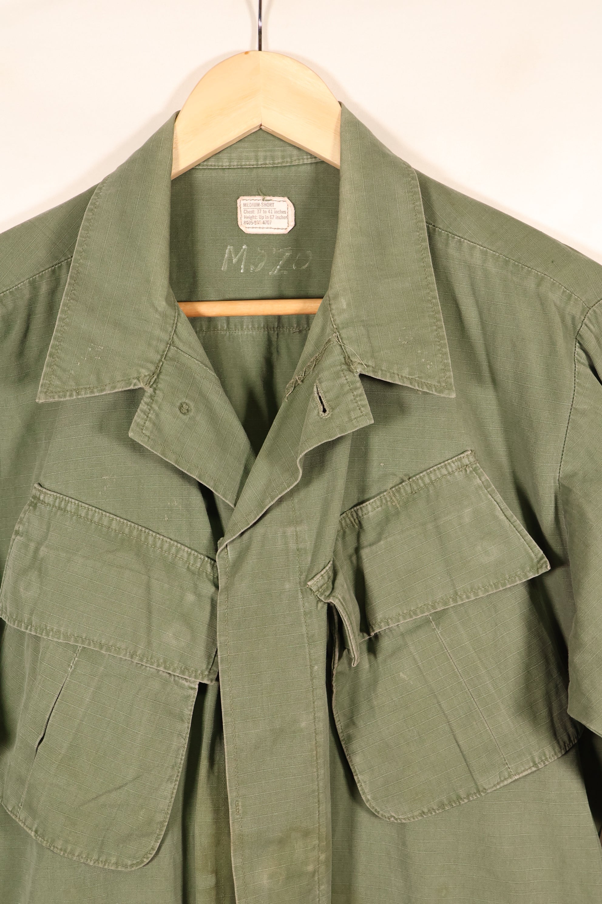 แจ็กเก็ตทหารแบบ Jungle Fatigue รุ่น M-S รุ่นที่ 4 ปี 1969 – สีจางเล็กน้อย – มือสอง