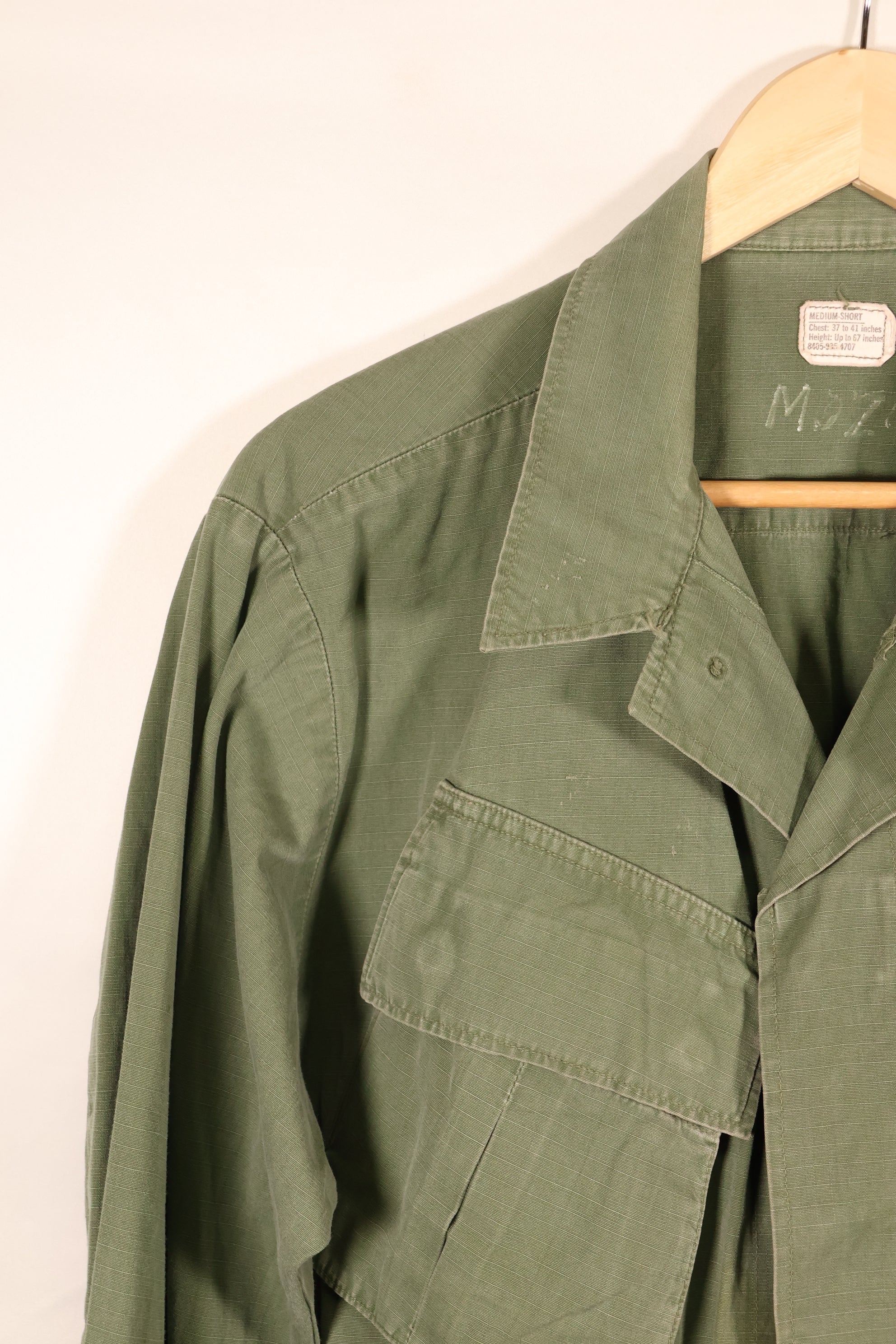 แจ็กเก็ตทหารแบบ Jungle Fatigue รุ่น M-S รุ่นที่ 4 ปี 1969 – สีจางเล็กน้อย – มือสอง