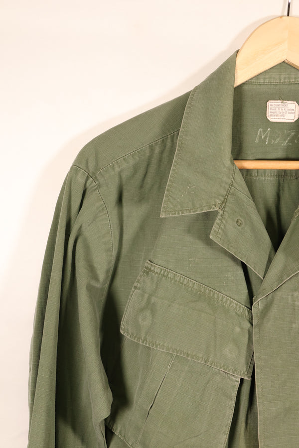 แจ็กเก็ตทหารแบบ Jungle Fatigue รุ่น M-S รุ่นที่ 4 ปี 1969 – สีจางเล็กน้อย – มือสอง