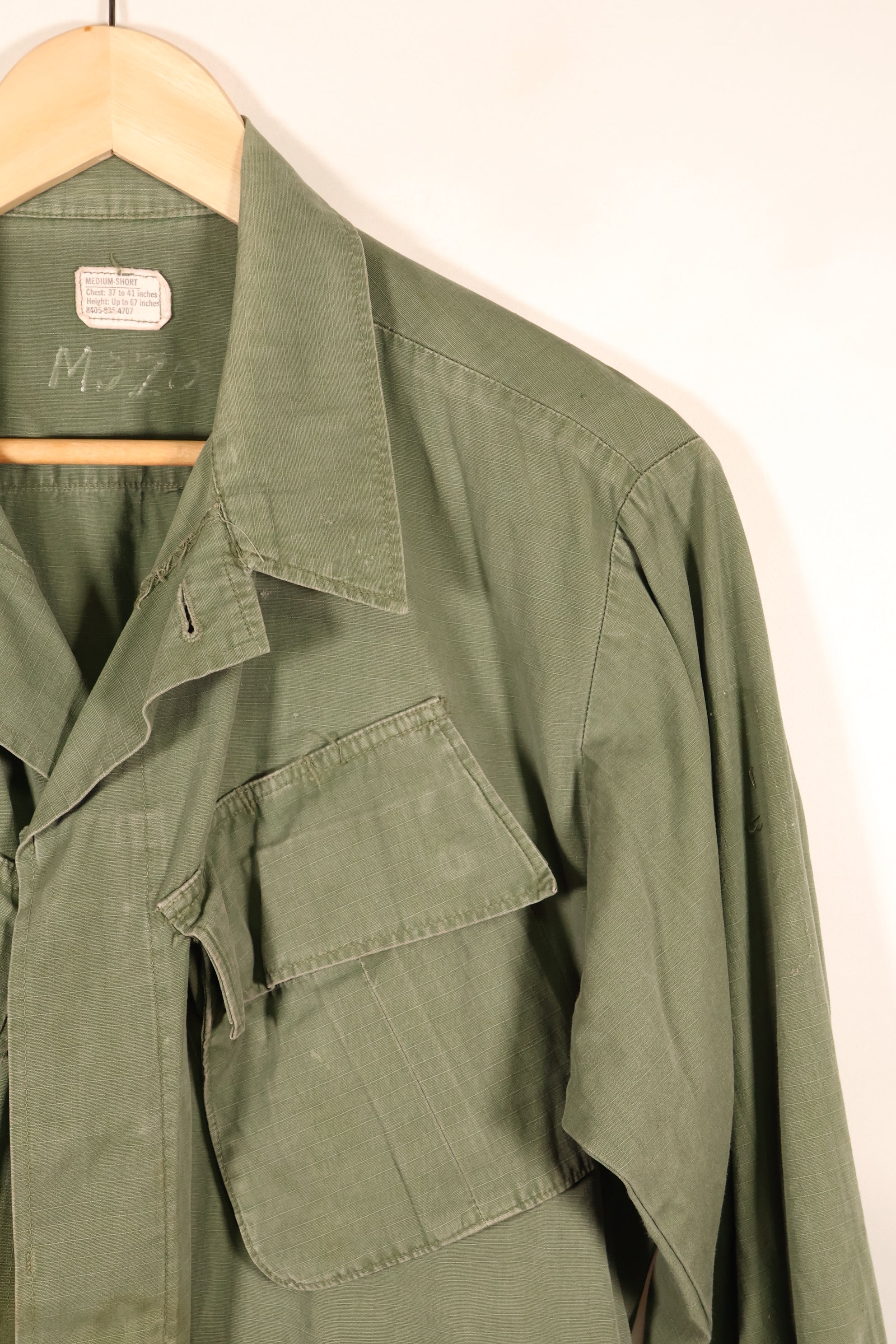 แจ็กเก็ตทหารแบบ Jungle Fatigue รุ่น M-S รุ่นที่ 4 ปี 1969 – สีจางเล็กน้อย – มือสอง