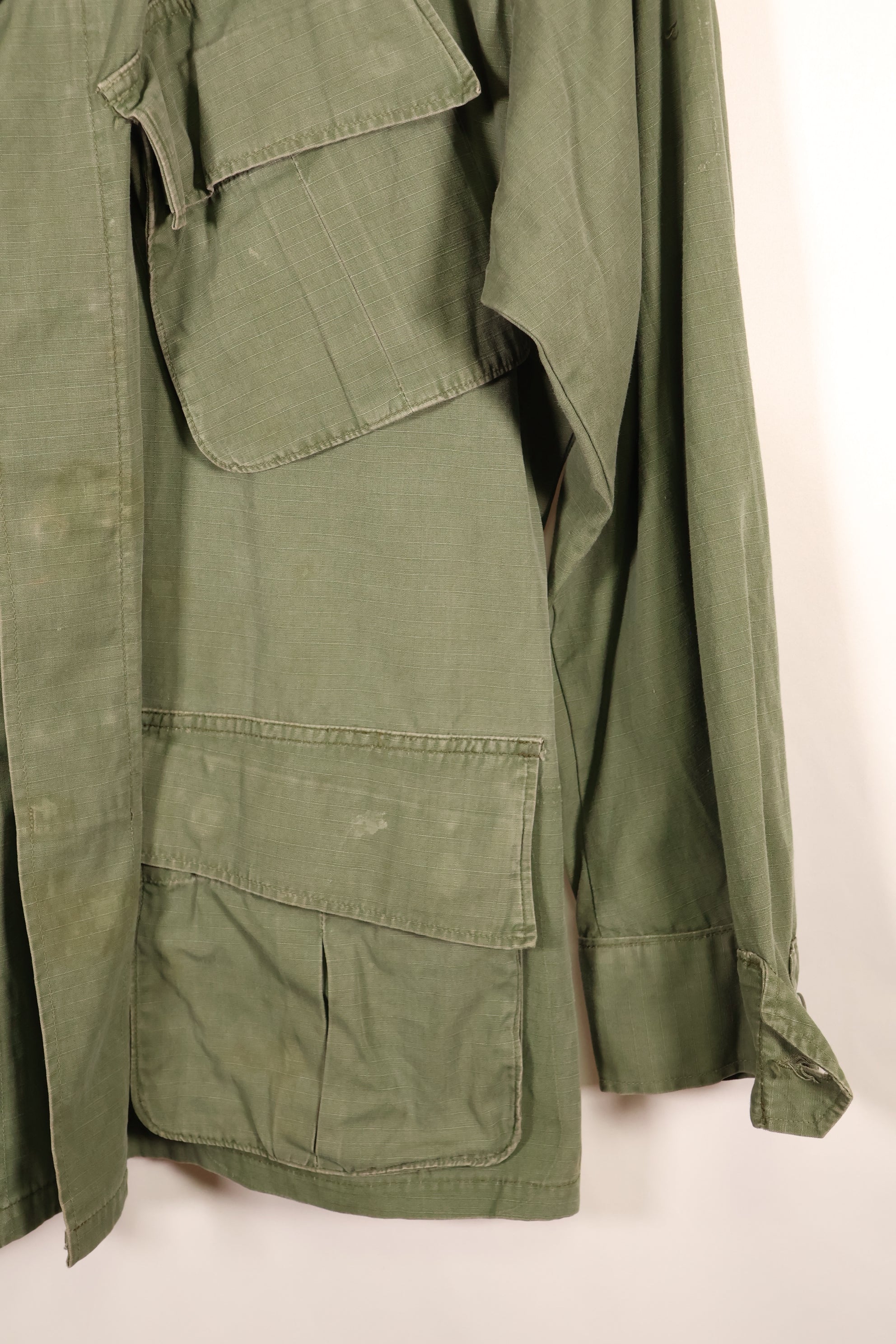 แจ็กเก็ตทหารแบบ Jungle Fatigue รุ่น M-S รุ่นที่ 4 ปี 1969 – สีจางเล็กน้อย – มือสอง