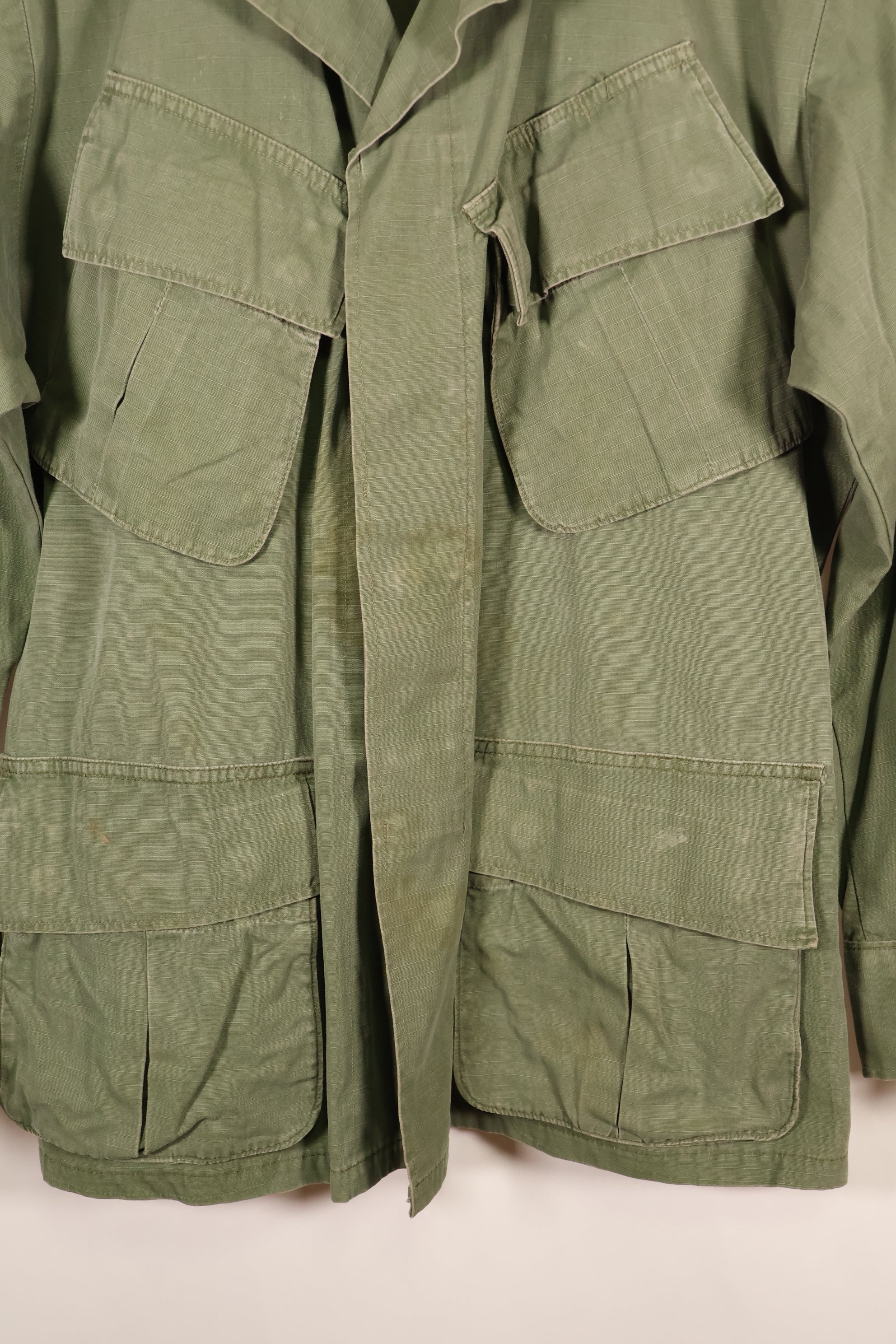 แจ็กเก็ตทหารแบบ Jungle Fatigue รุ่น M-S รุ่นที่ 4 ปี 1969 – สีจางเล็กน้อย – มือสอง