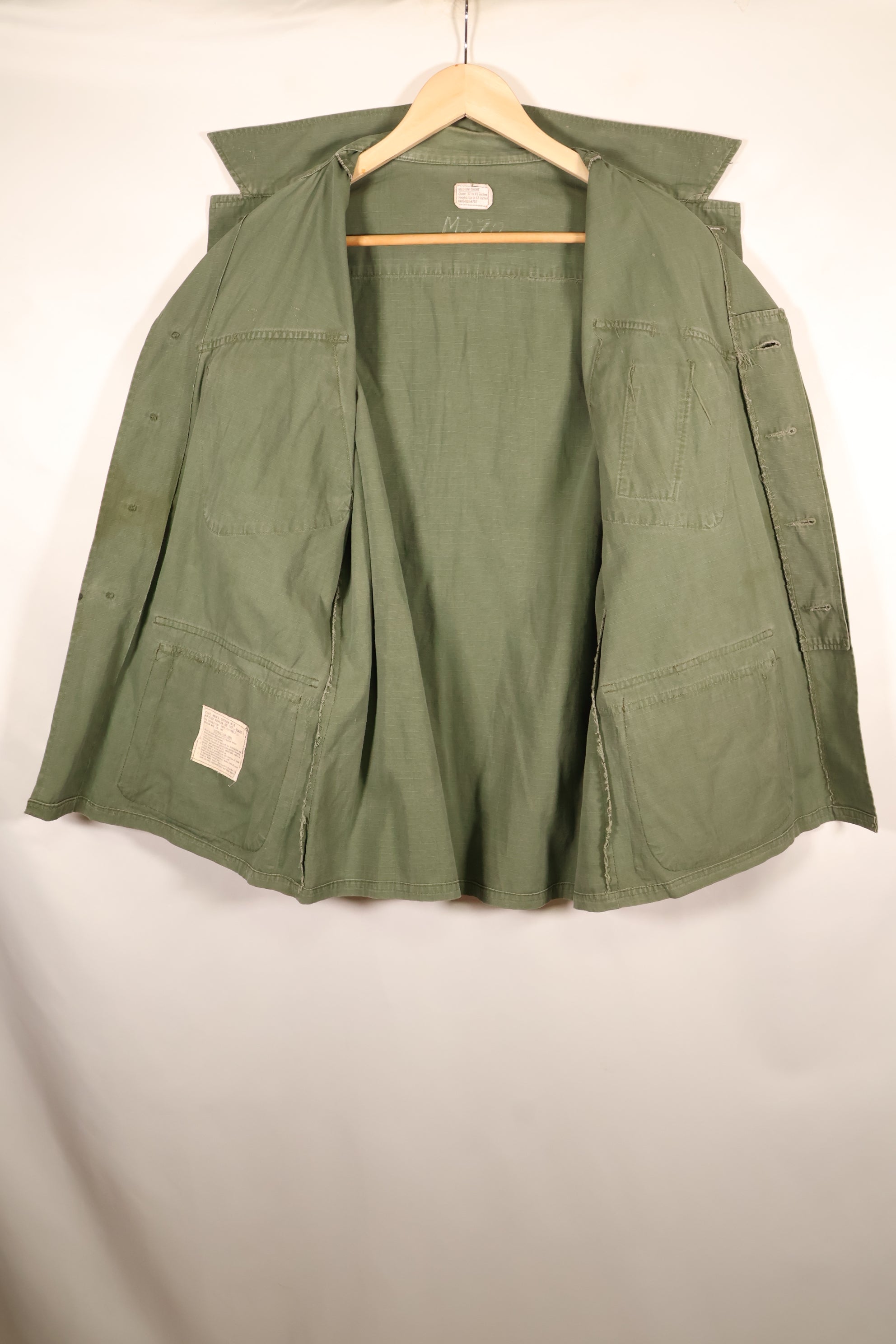 แจ็กเก็ตทหารแบบ Jungle Fatigue รุ่น M-S รุ่นที่ 4 ปี 1969 – สีจางเล็กน้อย – มือสอง