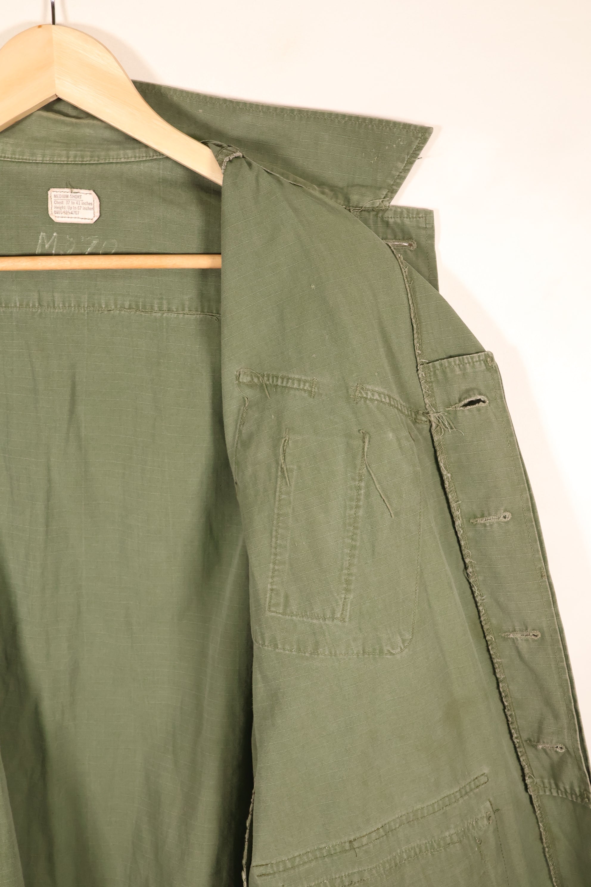แจ็กเก็ตทหารแบบ Jungle Fatigue รุ่น M-S รุ่นที่ 4 ปี 1969 – สีจางเล็กน้อย – มือสอง