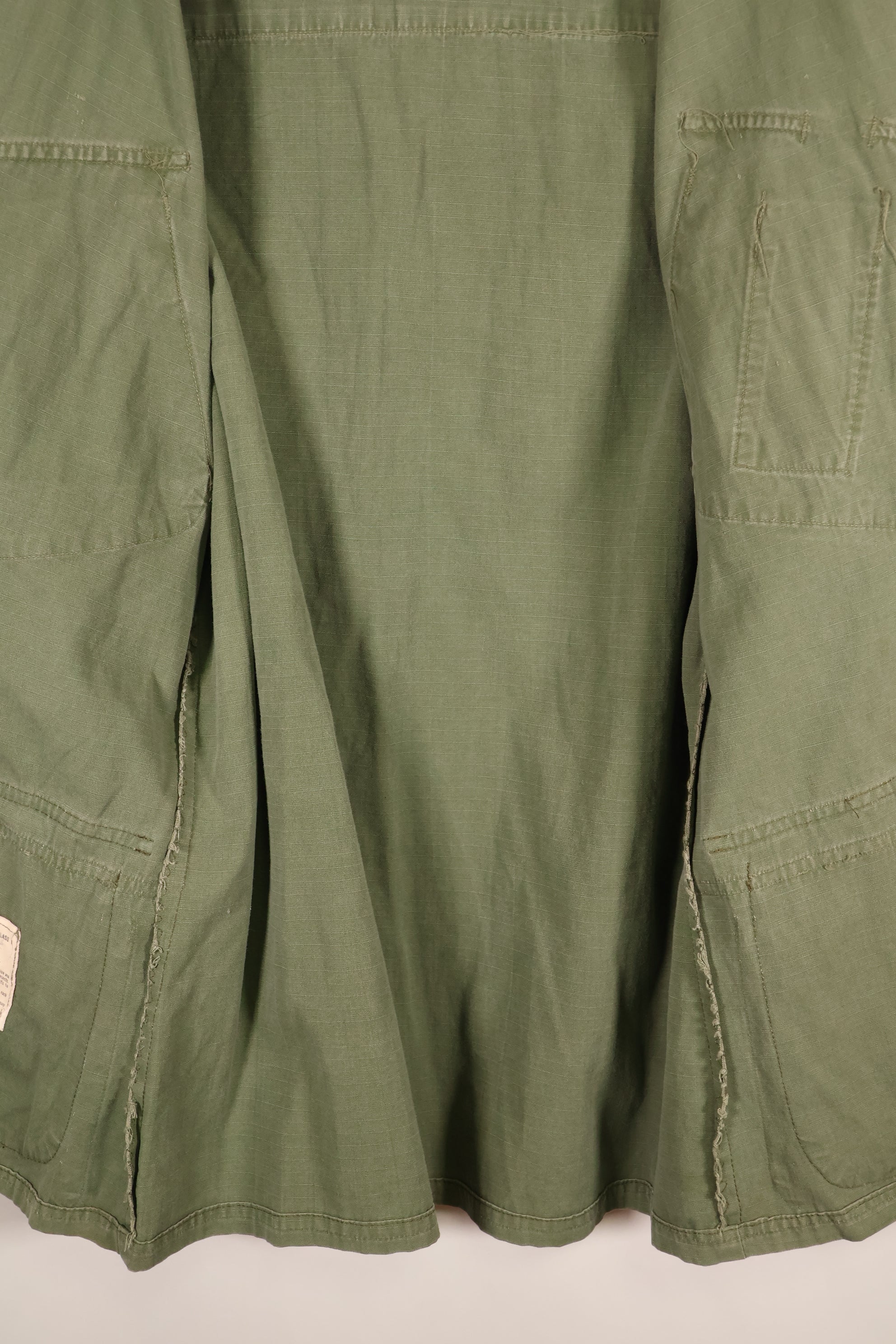 แจ็กเก็ตทหารแบบ Jungle Fatigue รุ่น M-S รุ่นที่ 4 ปี 1969 – สีจางเล็กน้อย – มือสอง