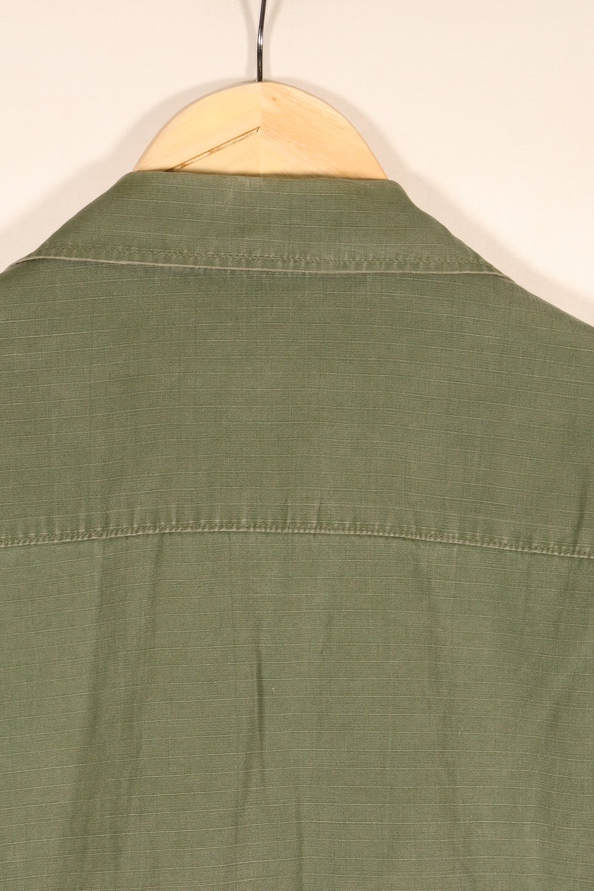 แจ็กเก็ตทหารแบบ Jungle Fatigue รุ่น M-S รุ่นที่ 4 ปี 1969 – สีจางเล็กน้อย – มือสอง