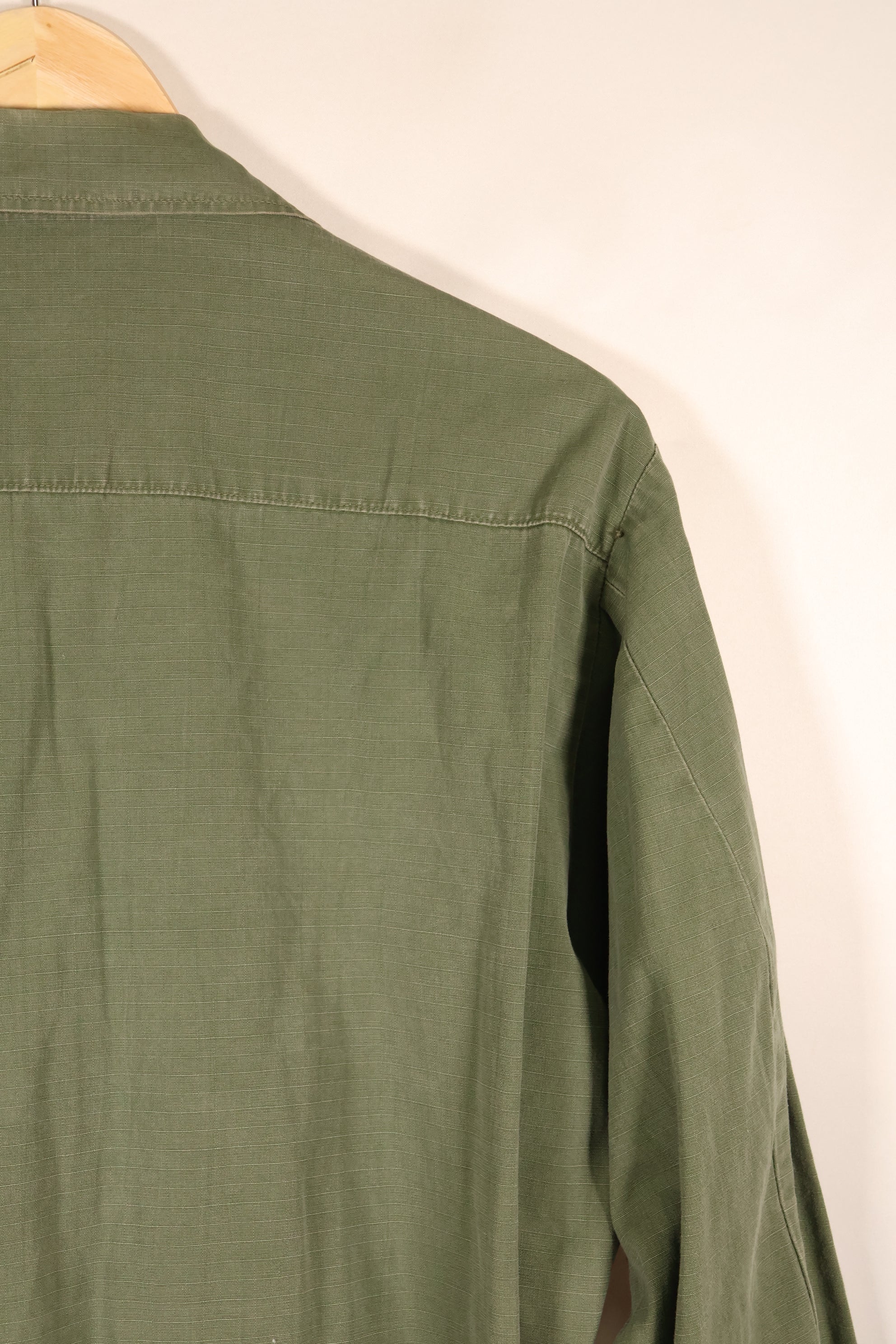 แจ็กเก็ตทหารแบบ Jungle Fatigue รุ่น M-S รุ่นที่ 4 ปี 1969 – สีจางเล็กน้อย – มือสอง
