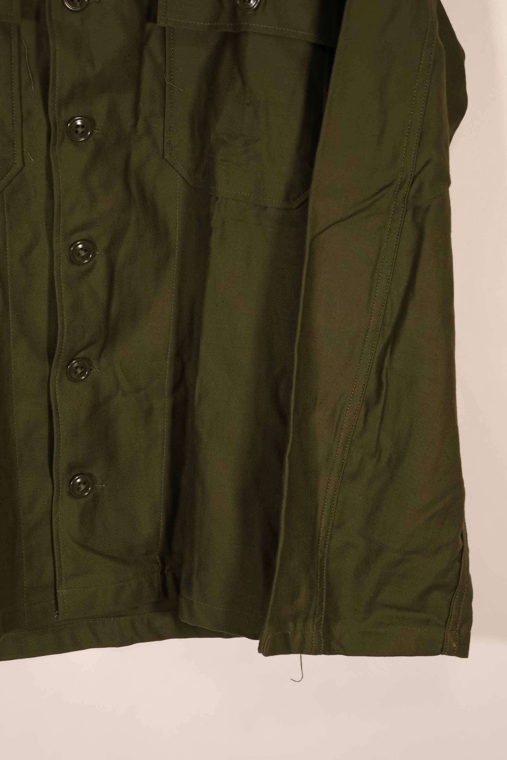 เสื้อเชิ้ต OG-107 Utility ของกองทัพสหรัฐฯ ปี 1960 ของแท้ ไซส์เล็ก สินค้าหมดสต็อก