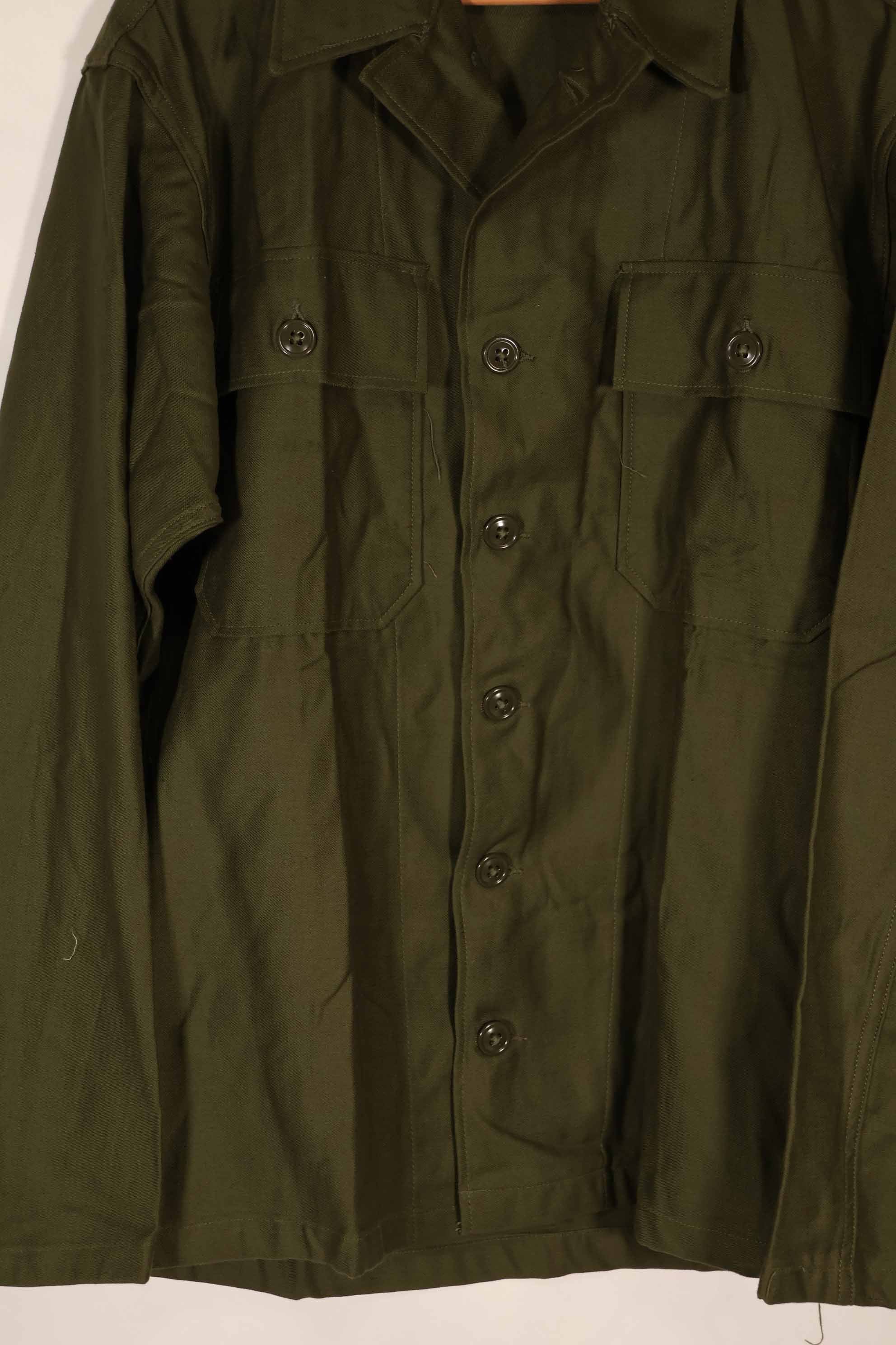 เสื้อเชิ้ต OG-107 Utility ของกองทัพสหรัฐฯ ปี 1960 ของแท้ ไซส์เล็ก สินค้าหมดสต็อก