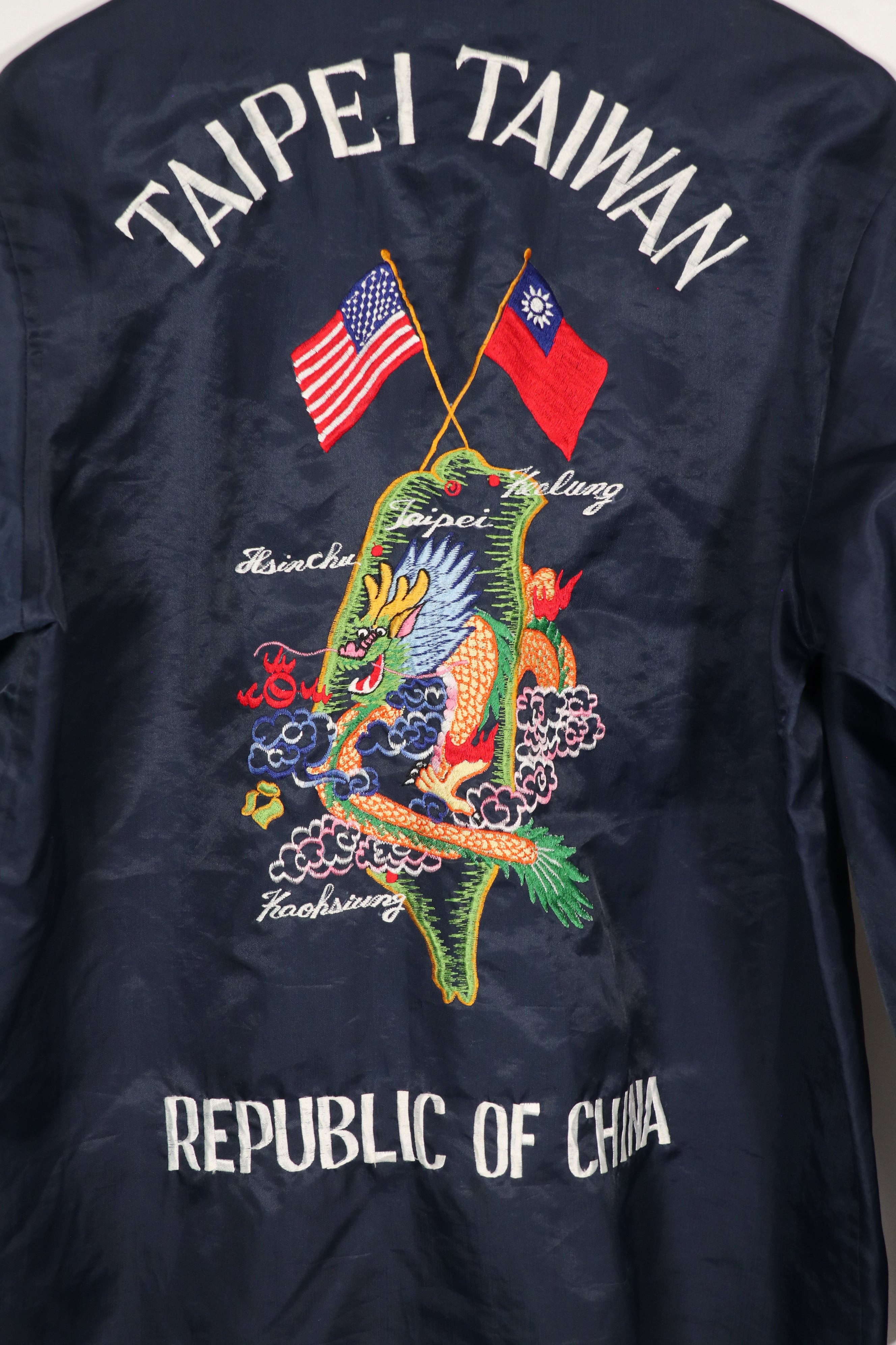 民間品　スーバニアジャケット　TAIPEI TAIWAN ナイロン製ジャケット　中古品