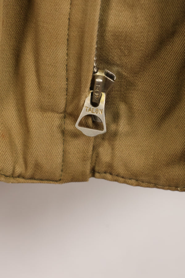 ทศวรรษ 1940, สงครามโลกครั้งที่สอง, กองทัพสหรัฐฯ, เสื้อแจ็คเก็ตทหารขนส่งรุ่นที่ 1, มีรอยเสียหายและคราบ, ของมือสอง