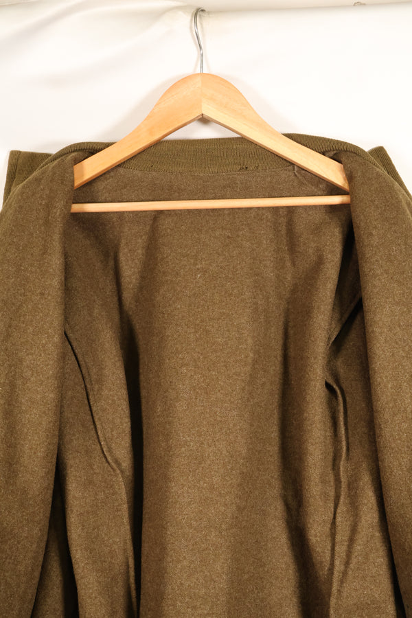 ทศวรรษ 1940, สงครามโลกครั้งที่สอง, กองทัพสหรัฐฯ, เสื้อแจ็คเก็ตทหารขนส่งรุ่นที่ 1, มีรอยเสียหายและคราบ, ของมือสอง