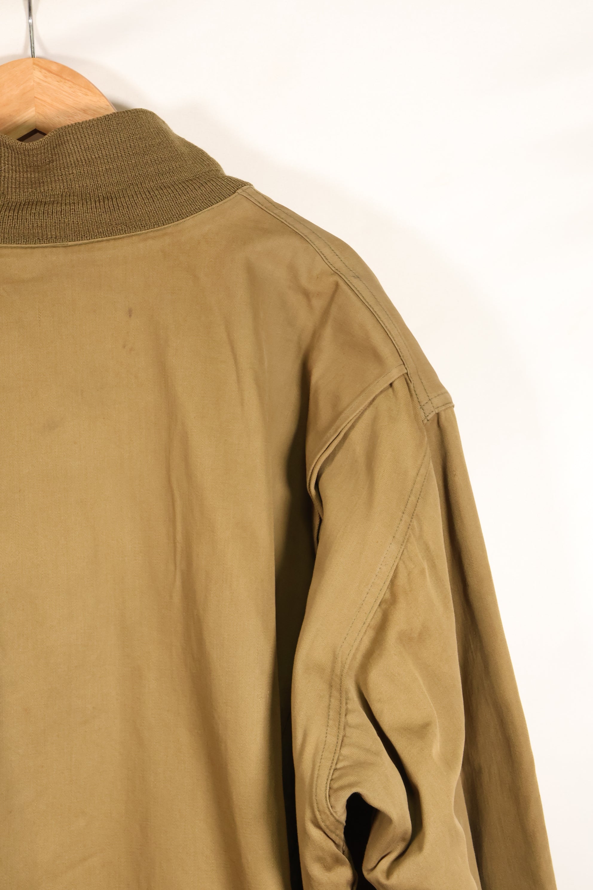 ทศวรรษ 1940, สงครามโลกครั้งที่สอง, กองทัพสหรัฐฯ, เสื้อแจ็คเก็ตทหารขนส่งรุ่นที่ 1, มีรอยเสียหายและคราบ, ของมือสอง