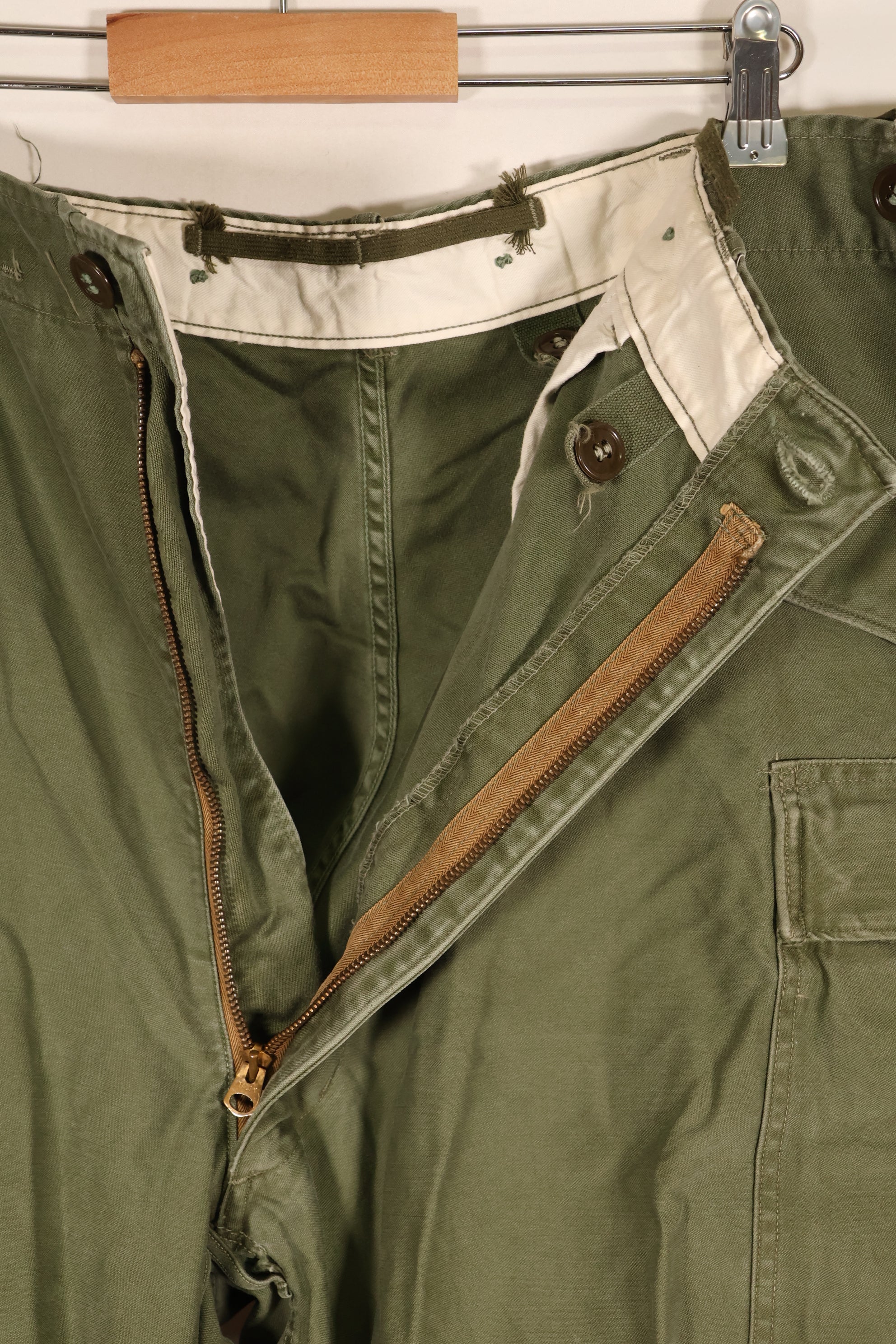 ทศวรรษ 1950, L-L, กองทัพสหรัฐฯ, กางเกงสนาม M-1951, สีซีด, มือสอง