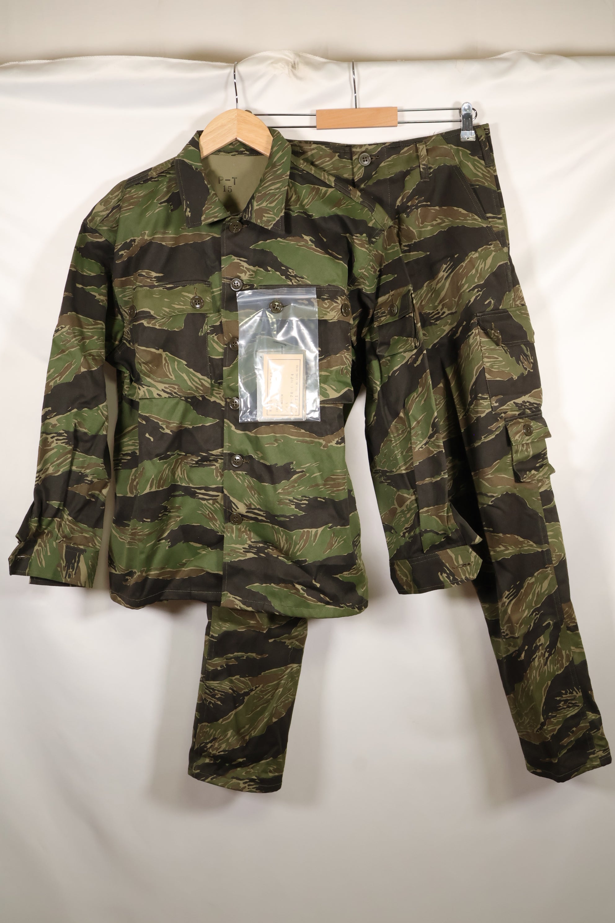 1970年代　DAJB09 契約タグ付き　日本製　タイガーストライプ　上下セット　未使用品　