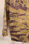 ปลายทศวรรษ 1960 – สวมโดยอดีตที่ปรึกษาของ MIKE FORCE – เสื้อ Gold Tiger US-M ที่มีซิปถูกปรับเปลี่ยน