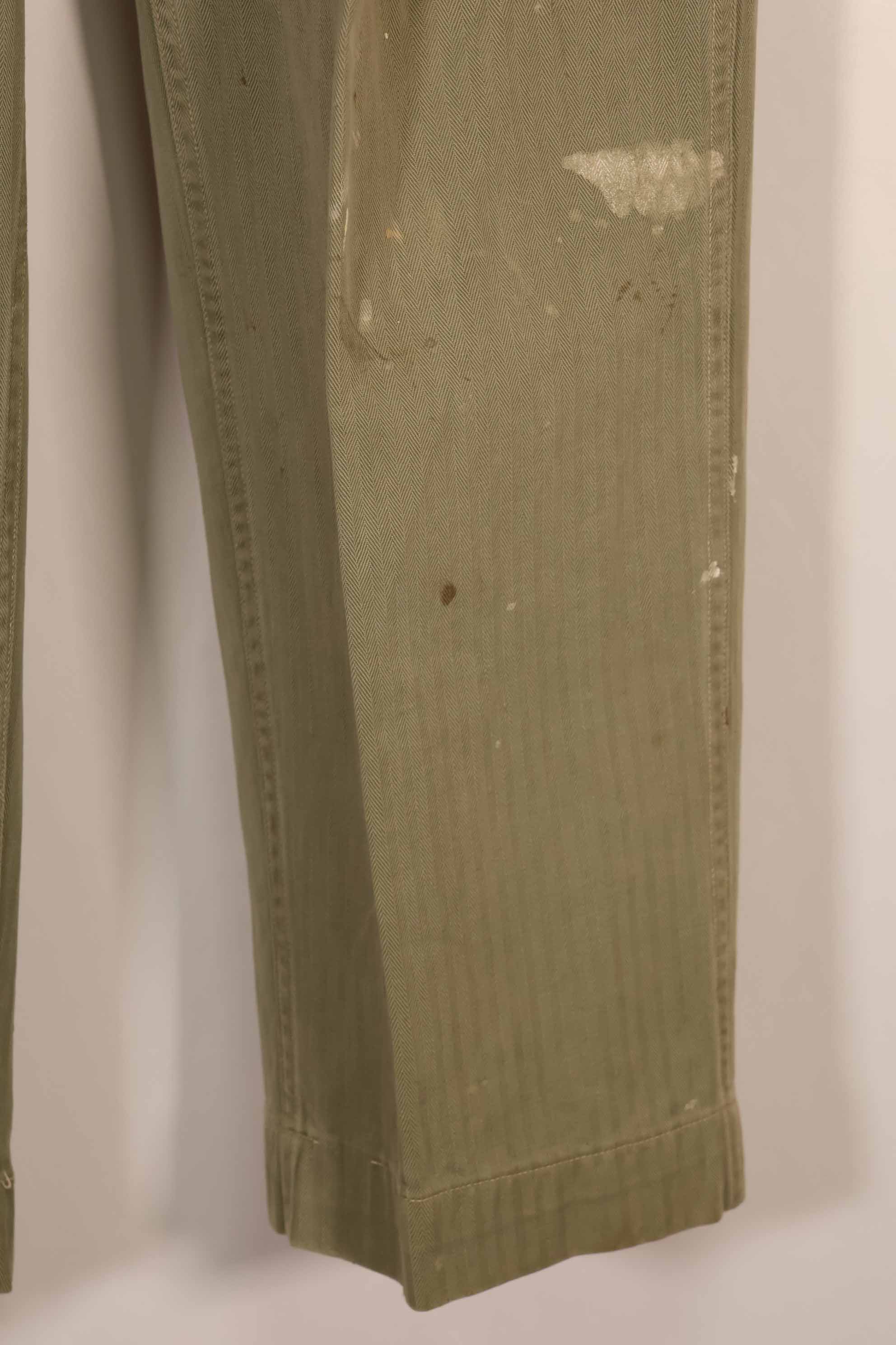 実物　1940年代　アメリカ海兵隊　USMC　M42 HBT ユーティリティパンツ　退色　汚れあり