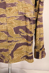ปลายทศวรรษ 1960 – สวมโดยอดีตที่ปรึกษาของ MIKE FORCE – เสื้อ Gold Tiger US-M ที่มีซิปถูกปรับเปลี่ยน