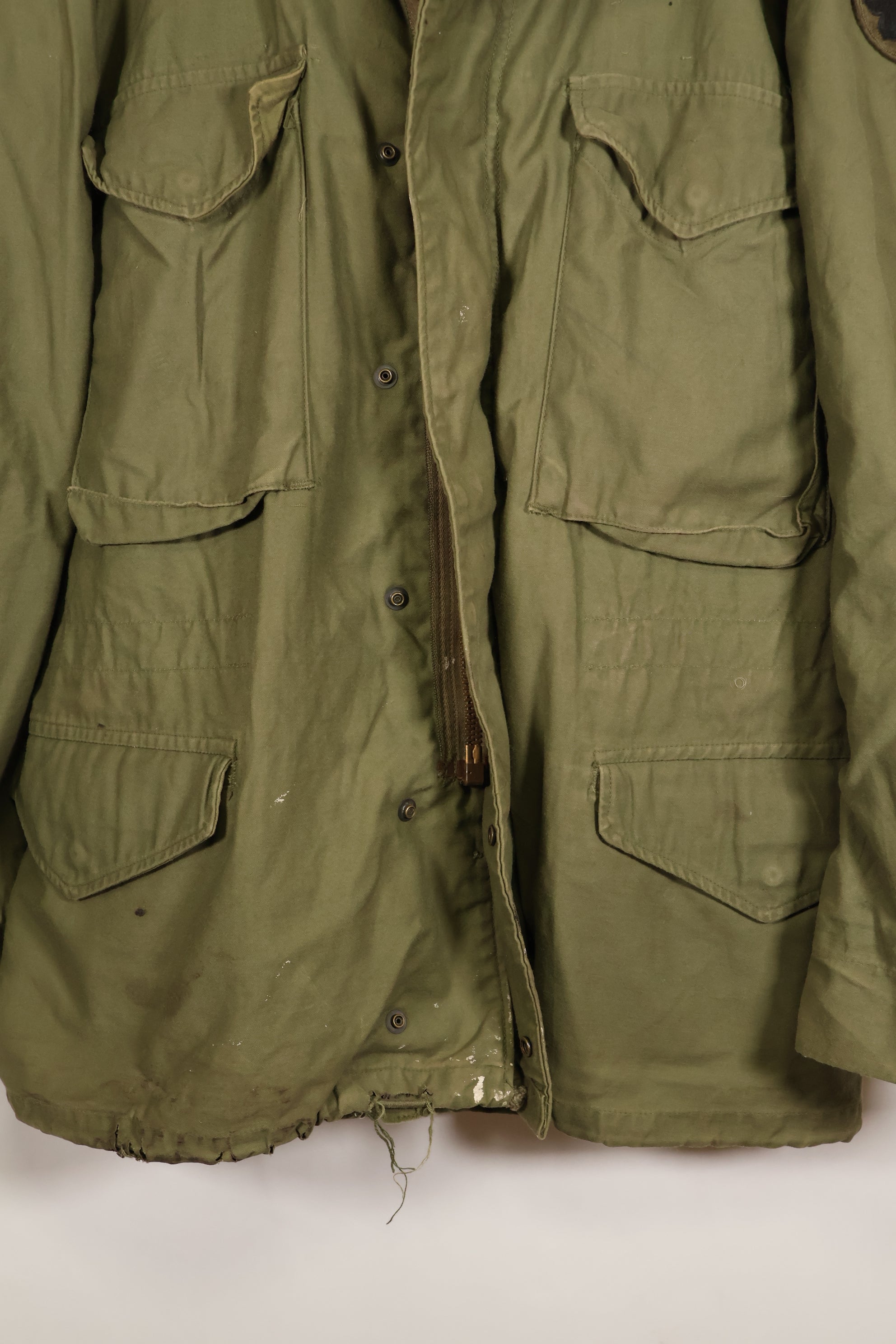 เสื้อแจ็คเก็ตสนาม M-S M65 รุ่นที่ 3 ปี 1974 มือสอง สีซีด มีแผ่นปะ