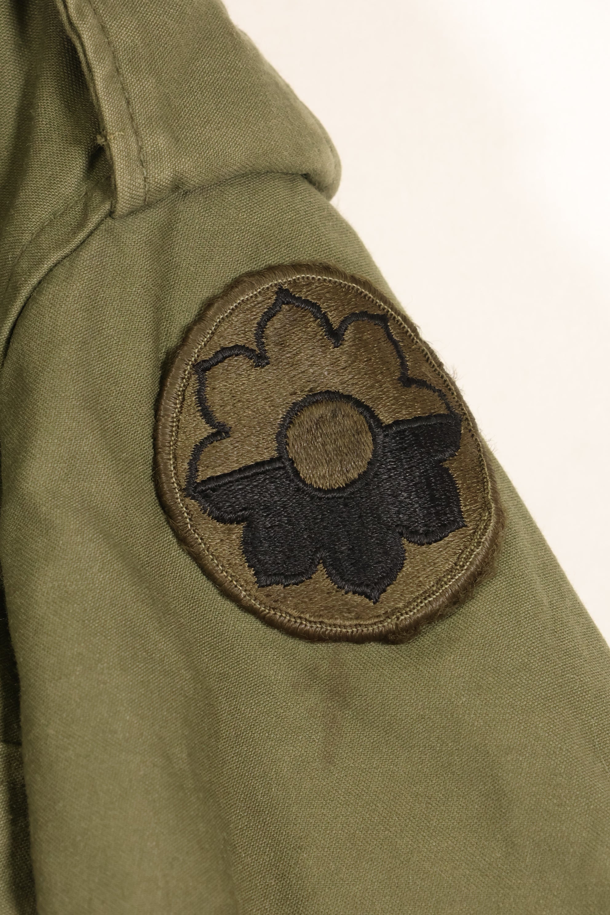 เสื้อแจ็คเก็ตสนาม M-S M65 รุ่นที่ 3 ปี 1974 มือสอง สีซีด มีแผ่นปะ