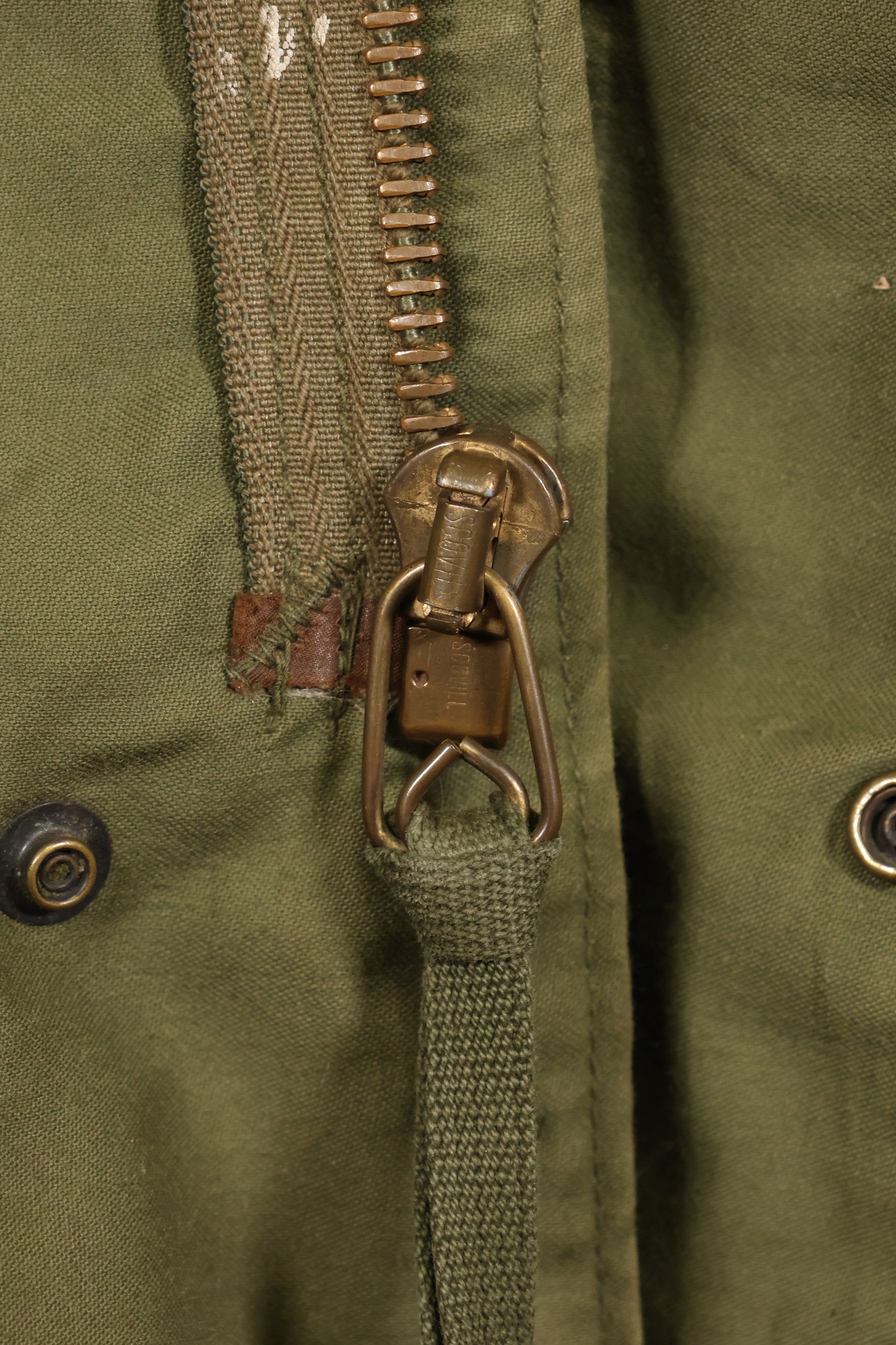 เสื้อแจ็คเก็ตสนาม M-S M65 รุ่นที่ 3 ปี 1974 มือสอง สีซีด มีแผ่นปะ