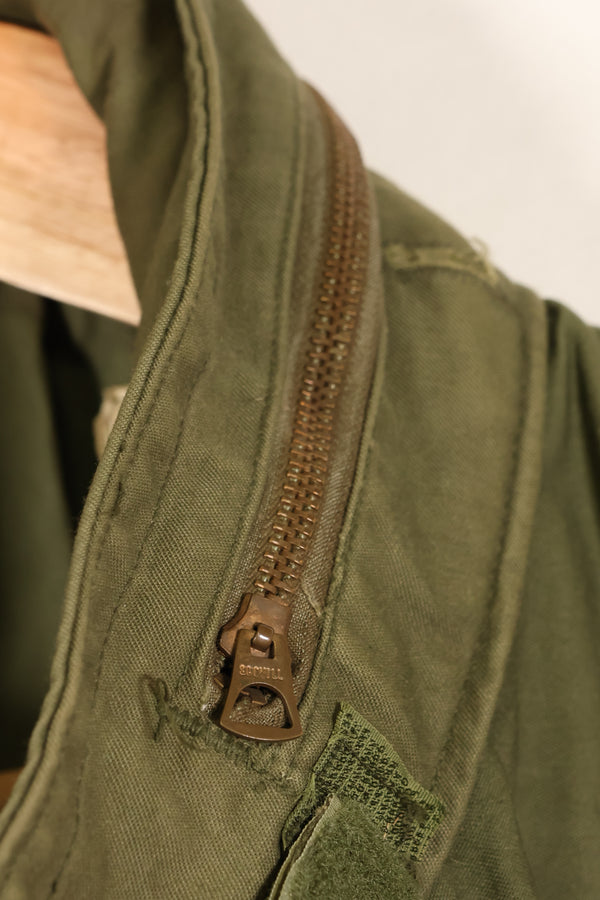 เสื้อแจ็คเก็ตสนาม M-S M65 รุ่นที่ 3 ปี 1974 มือสอง สีซีด มีแผ่นปะ