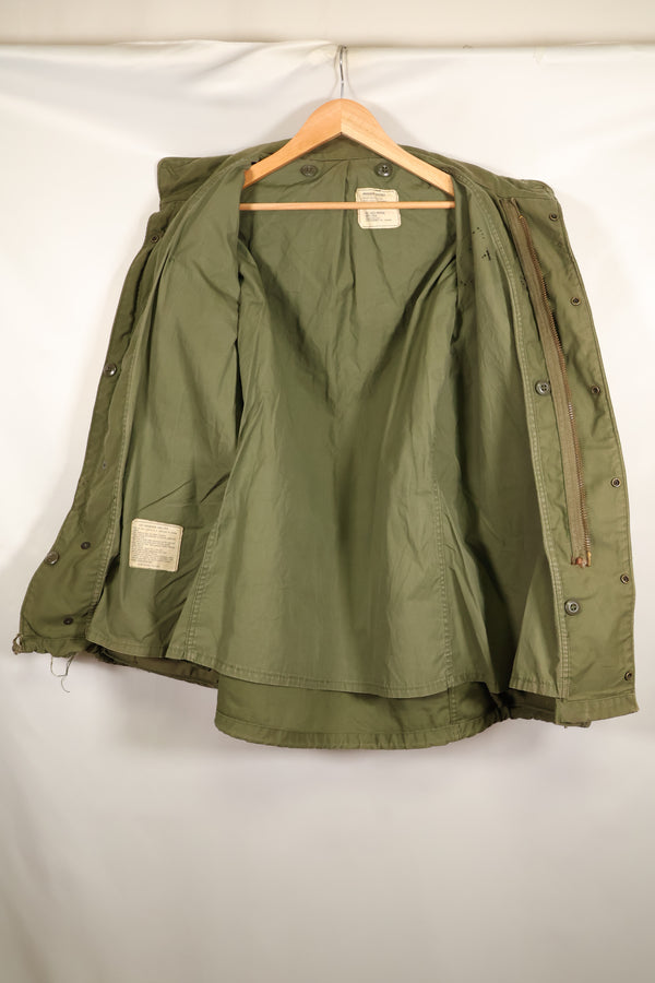 เสื้อแจ็คเก็ตสนาม M-S M65 รุ่นที่ 3 ปี 1974 มือสอง สีซีด มีแผ่นปะ