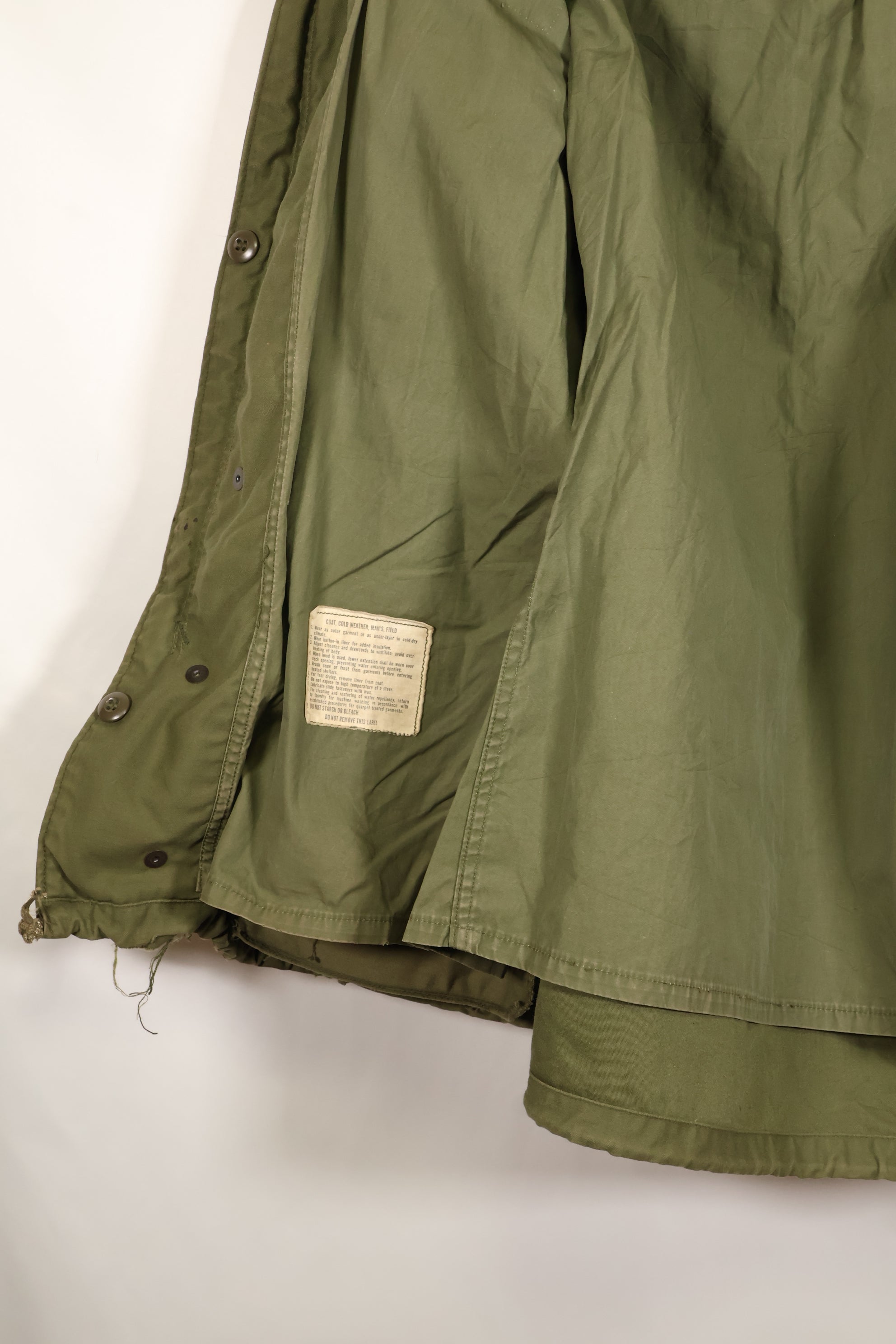 เสื้อแจ็คเก็ตสนาม M-S M65 รุ่นที่ 3 ปี 1974 มือสอง สีซีด มีแผ่นปะ
