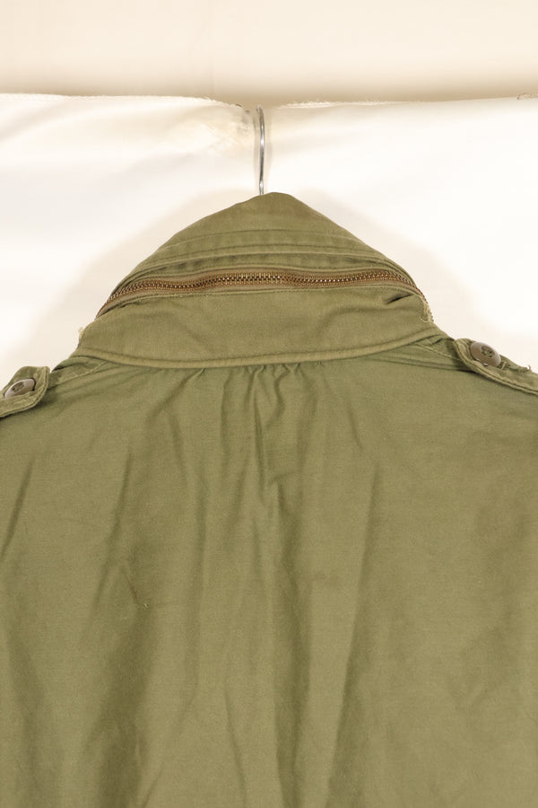 เสื้อแจ็คเก็ตสนาม M-S M65 รุ่นที่ 3 ปี 1974 มือสอง สีซีด มีแผ่นปะ