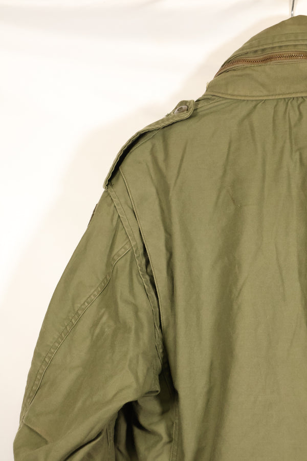 เสื้อแจ็คเก็ตสนาม M-S M65 รุ่นที่ 3 ปี 1974 มือสอง สีซีด มีแผ่นปะ