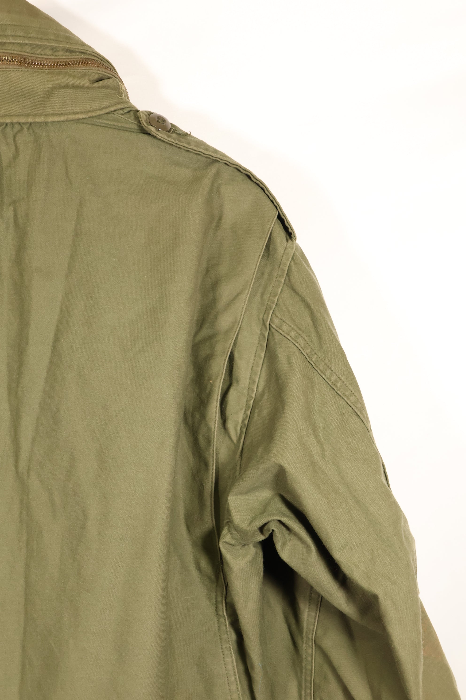 เสื้อแจ็คเก็ตสนาม M-S M65 รุ่นที่ 3 ปี 1974 มือสอง สีซีด มีแผ่นปะ