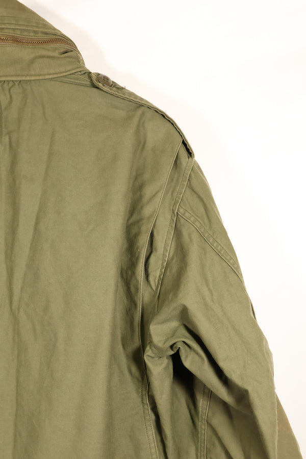 เสื้อแจ็คเก็ตสนาม M-S M65 รุ่นที่ 3 ปี 1974 มือสอง สีซีด มีแผ่นปะ