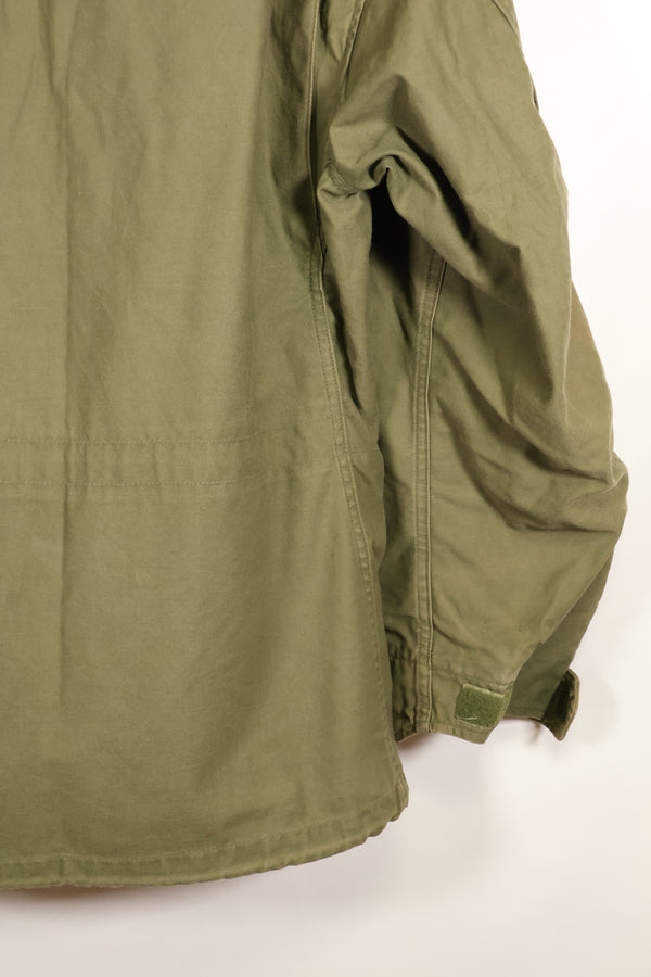 เสื้อแจ็คเก็ตสนาม M-S M65 รุ่นที่ 3 ปี 1974 มือสอง สีซีด มีแผ่นปะ