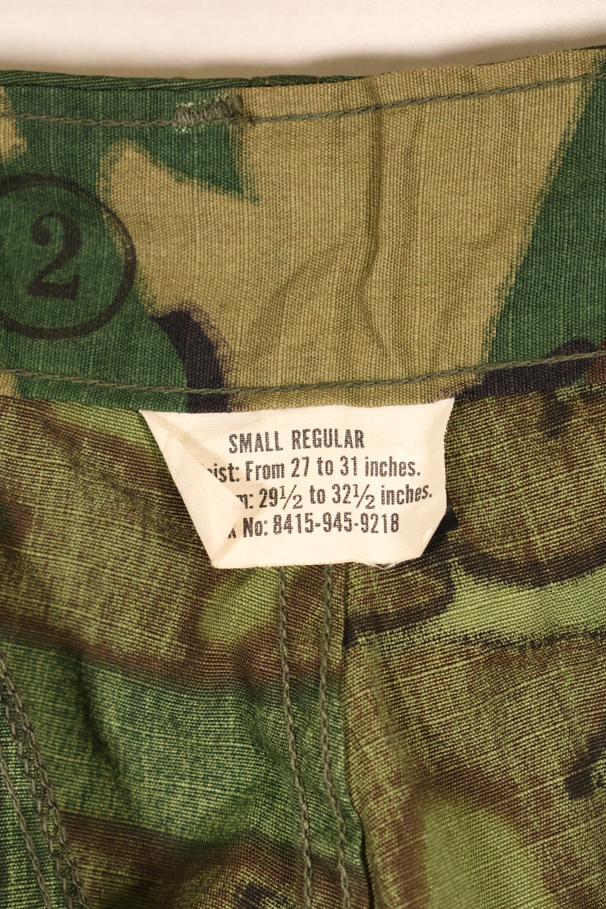 สินค้าตามสัญญา ปี 1969 – S-R – แทบไม่ได้ใช้ – ลายพรางใบไม้สีเขียว ERDL – กางเกงทหาร – ซิปเสียหาย