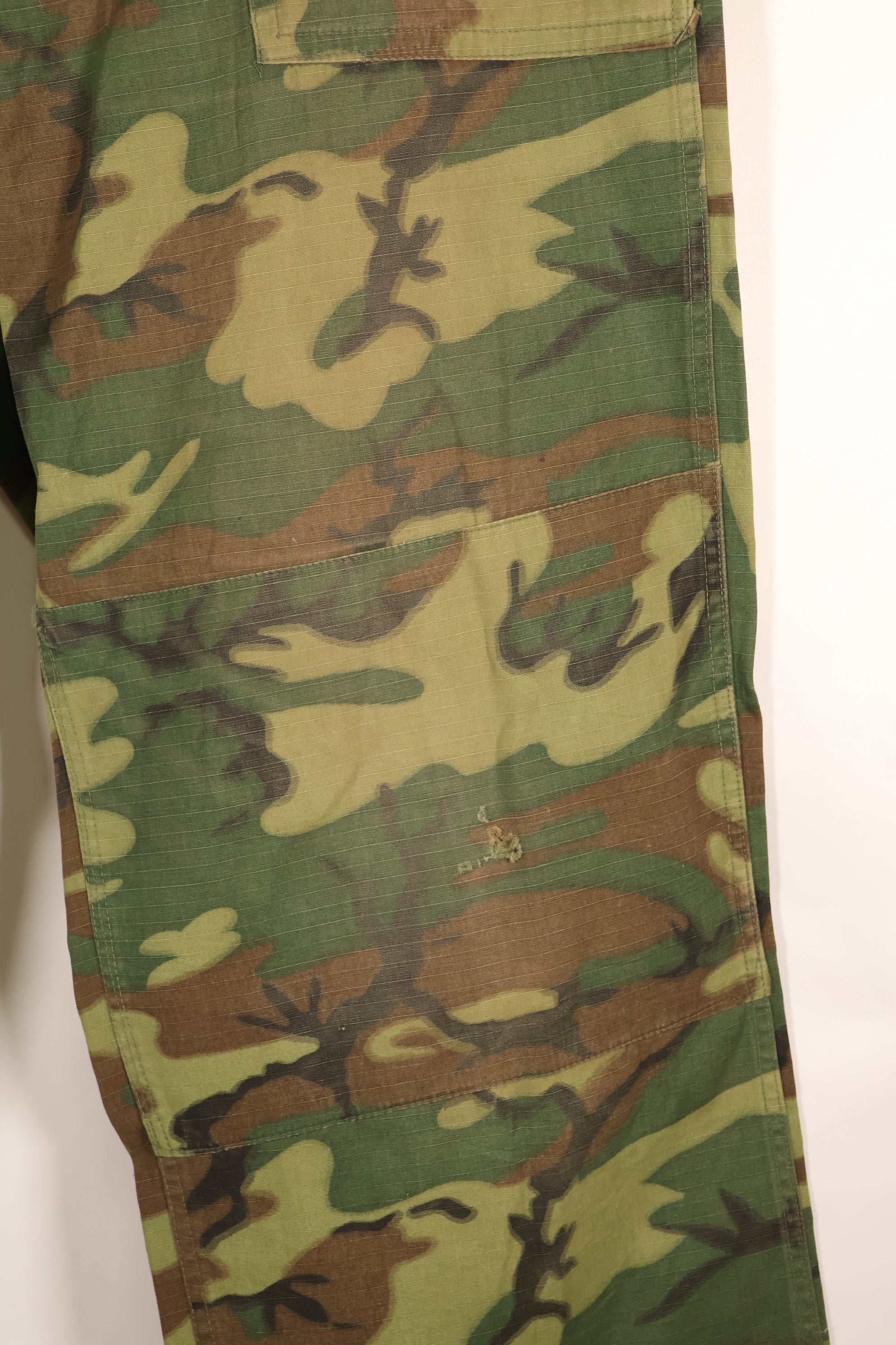 ปลายทศวรรษ 1960; ขนาดประมาณ 36–38; ลายพราง ERDL Green Leaf; แบบกางเกง OG-107; กางเกงใช้งานทั่วไป; มือสอง