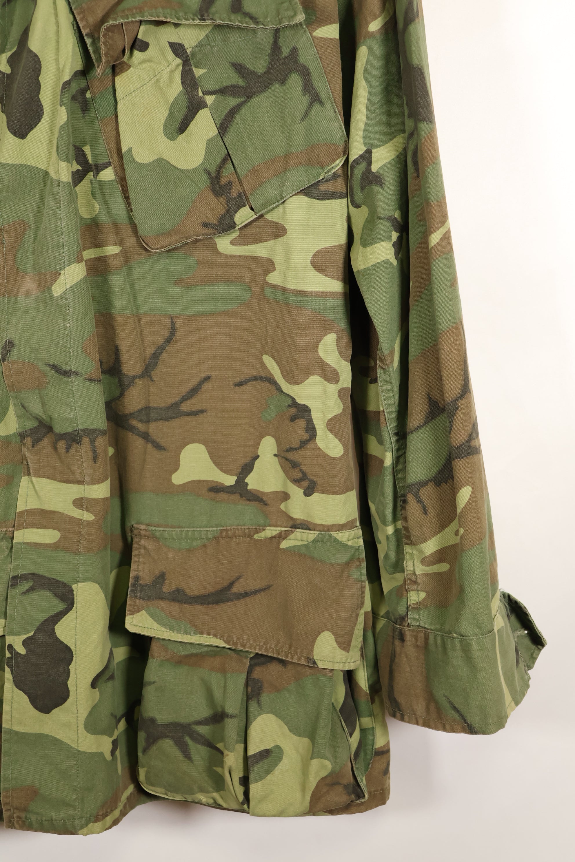 Circa 1967, M-L, ERDL, non-ripstop, early print, jungle fatigues jacket, used