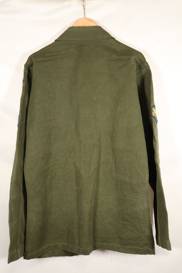 ต้นทศวรรษ 1960: กองพลทหารพลร่มที่ 173, เสื้อเชิ้ตยูทิลิตี้ OG-107, เข็มกลัดแท้, มือสอง