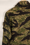 Actual deadstock Okinawa Tiger Tiger Stripe US Cut Shirt US-S Japanese mainland sewing, stained.
