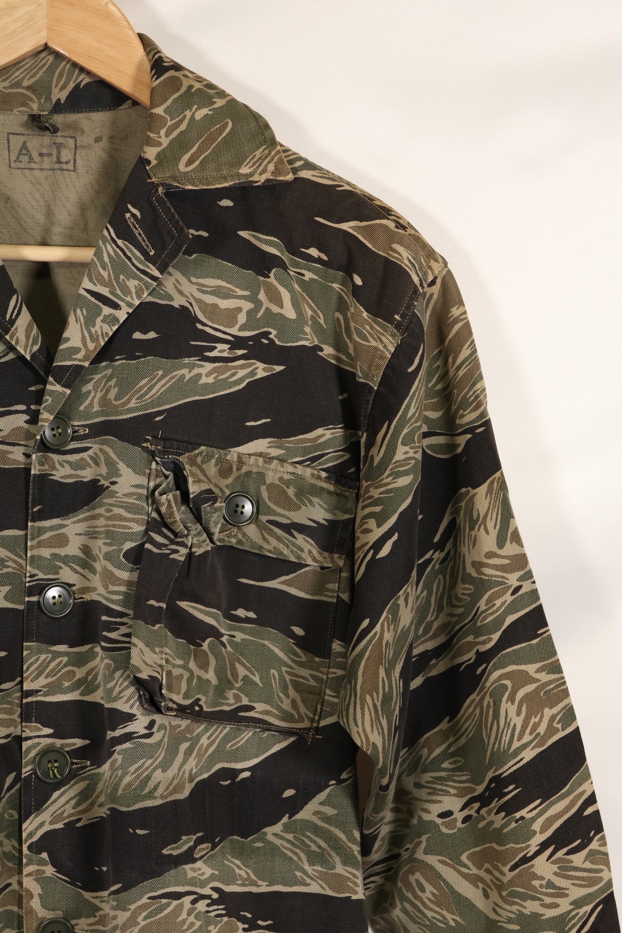 実物　シルバータイガーストライプ　Asian Cut A-Lサイズ　シャツ　Used　状態良い