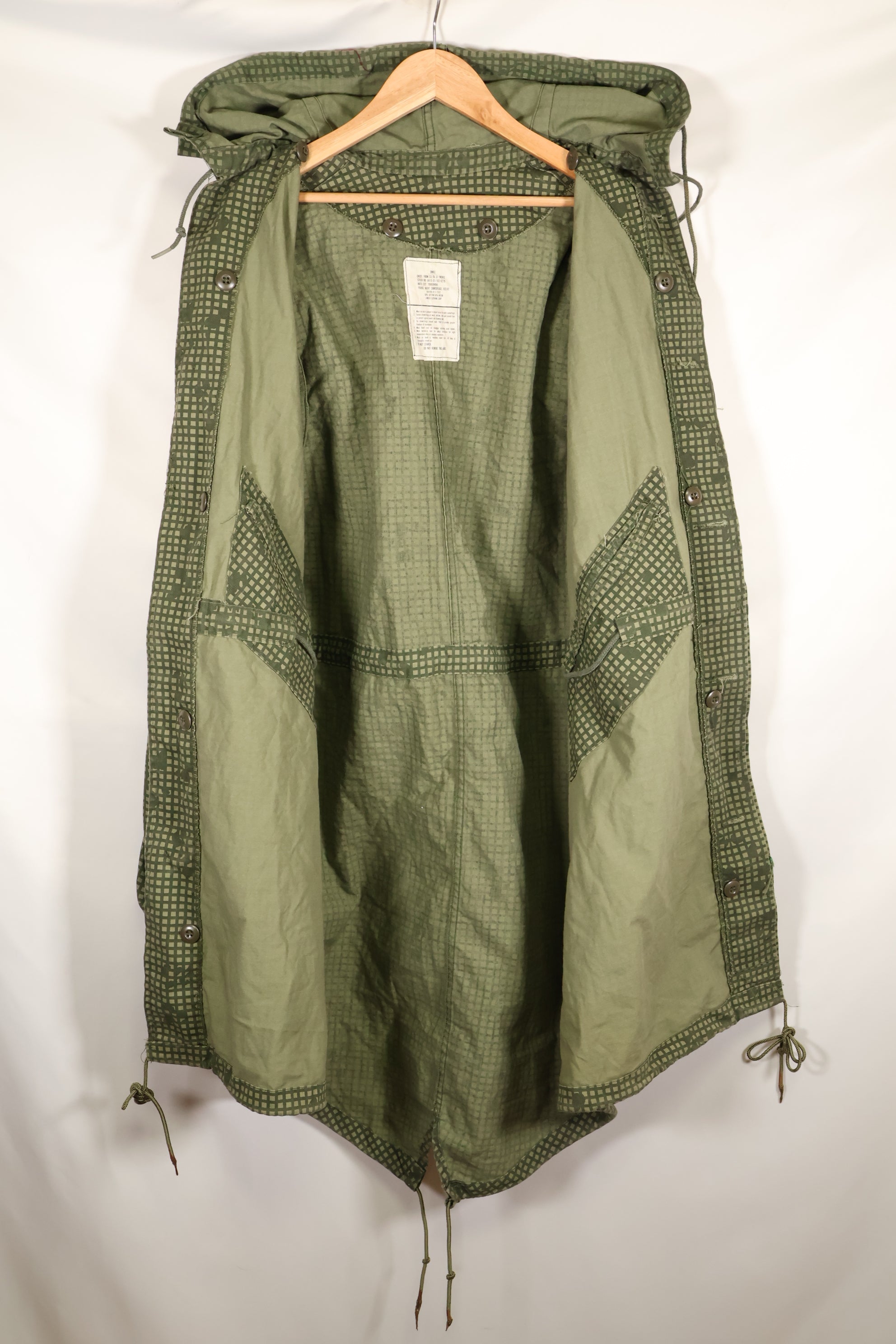 สัญญาปี 1981, ขนาดเล็ก, รุ่นแรก, กองทัพบกสหรัฐฯ, เสื้อคลุมสนามลายพรางสำหรับกลางคืนในทะเลทราย, เสื้อคลุมพรางลายพราง, มือสอง