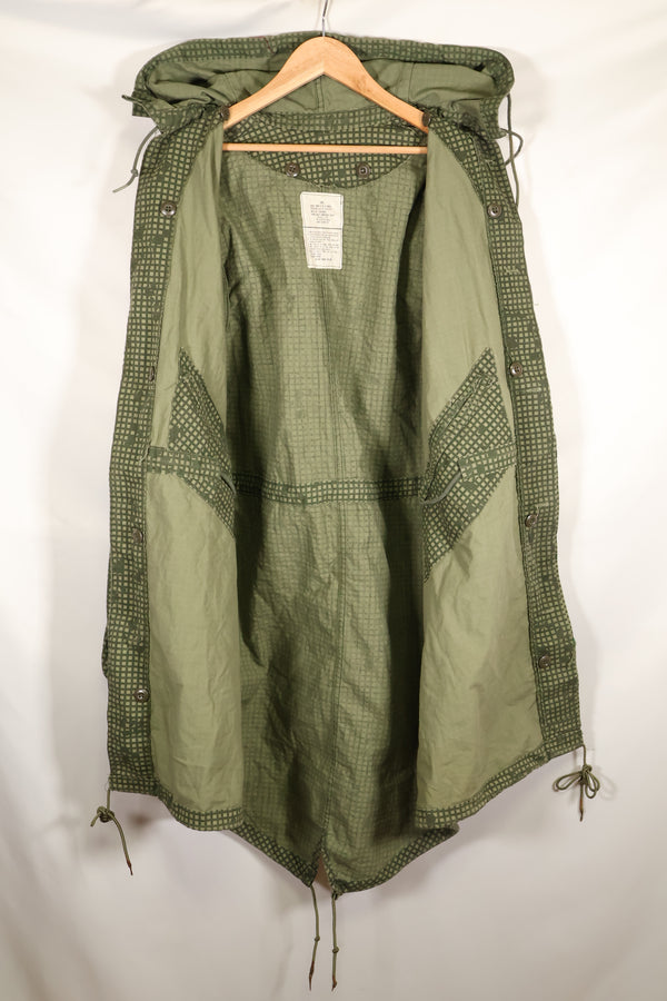 สัญญาปี 1981, ขนาดเล็ก, รุ่นแรก, กองทัพบกสหรัฐฯ, เสื้อคลุมสนามลายพรางสำหรับกลางคืนในทะเลทราย, เสื้อคลุมพรางลายพราง, มือสอง