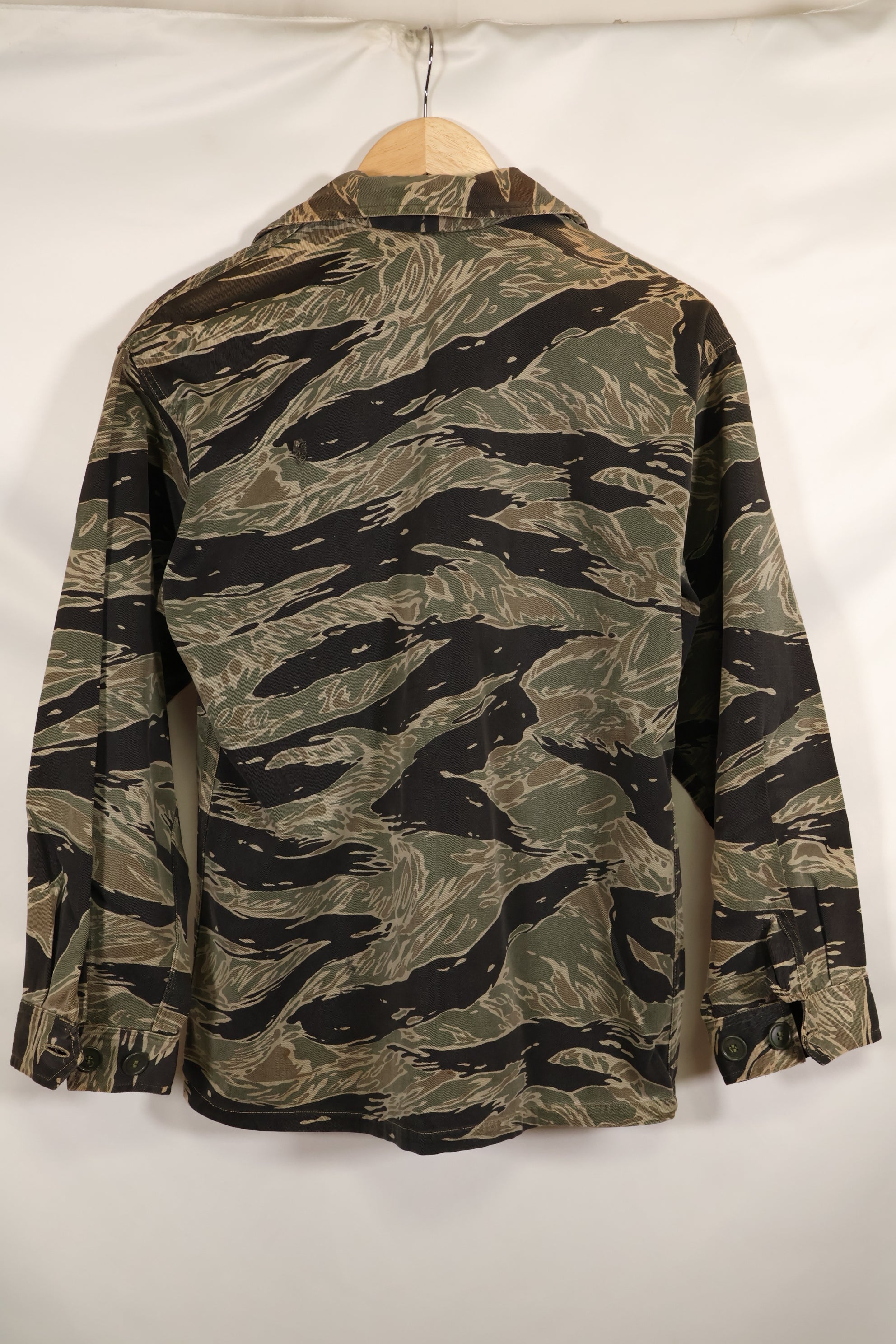 実物　シルバータイガーストライプ　Asian Cut A-Lサイズ　シャツ　Used　状態良い