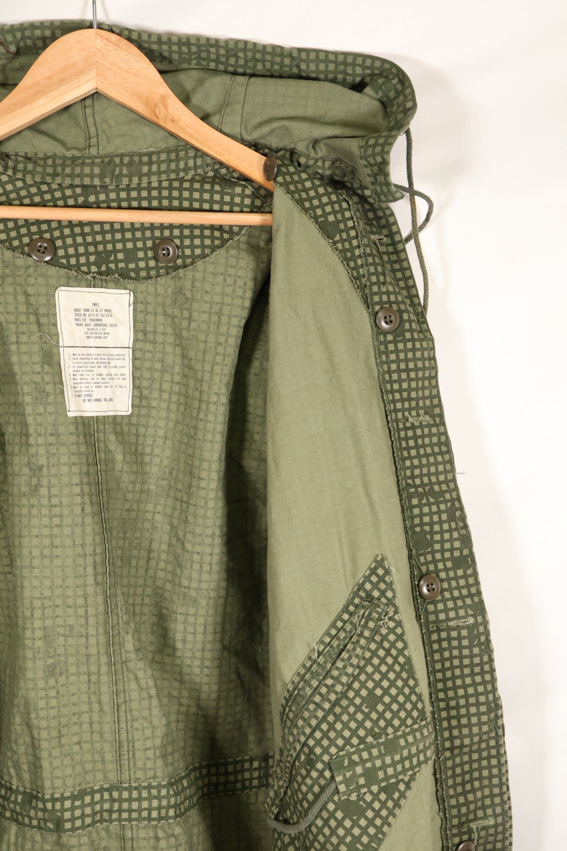 สัญญาปี 1981, ขนาดเล็ก, รุ่นแรก, กองทัพบกสหรัฐฯ, เสื้อคลุมสนามลายพรางสำหรับกลางคืนในทะเลทราย, เสื้อคลุมพรางลายพราง, มือสอง
