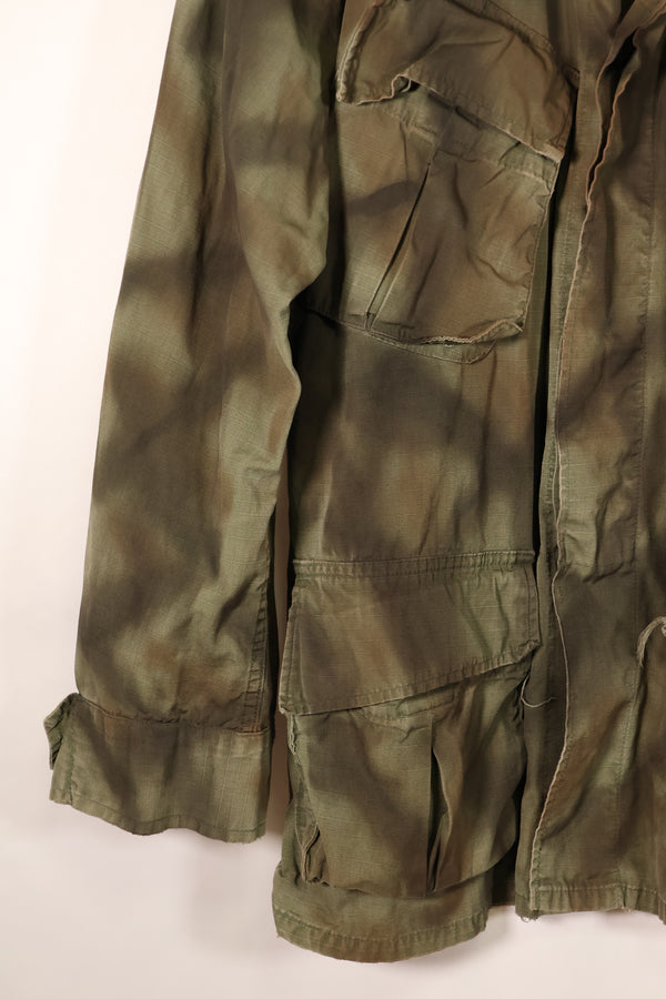 Contract from the late 1960s; Estimated S-R size; Based on an actual jacket; MACV SOG spray-painted jacket; Replica; Manufactured by MILITARIA 1911; Used item